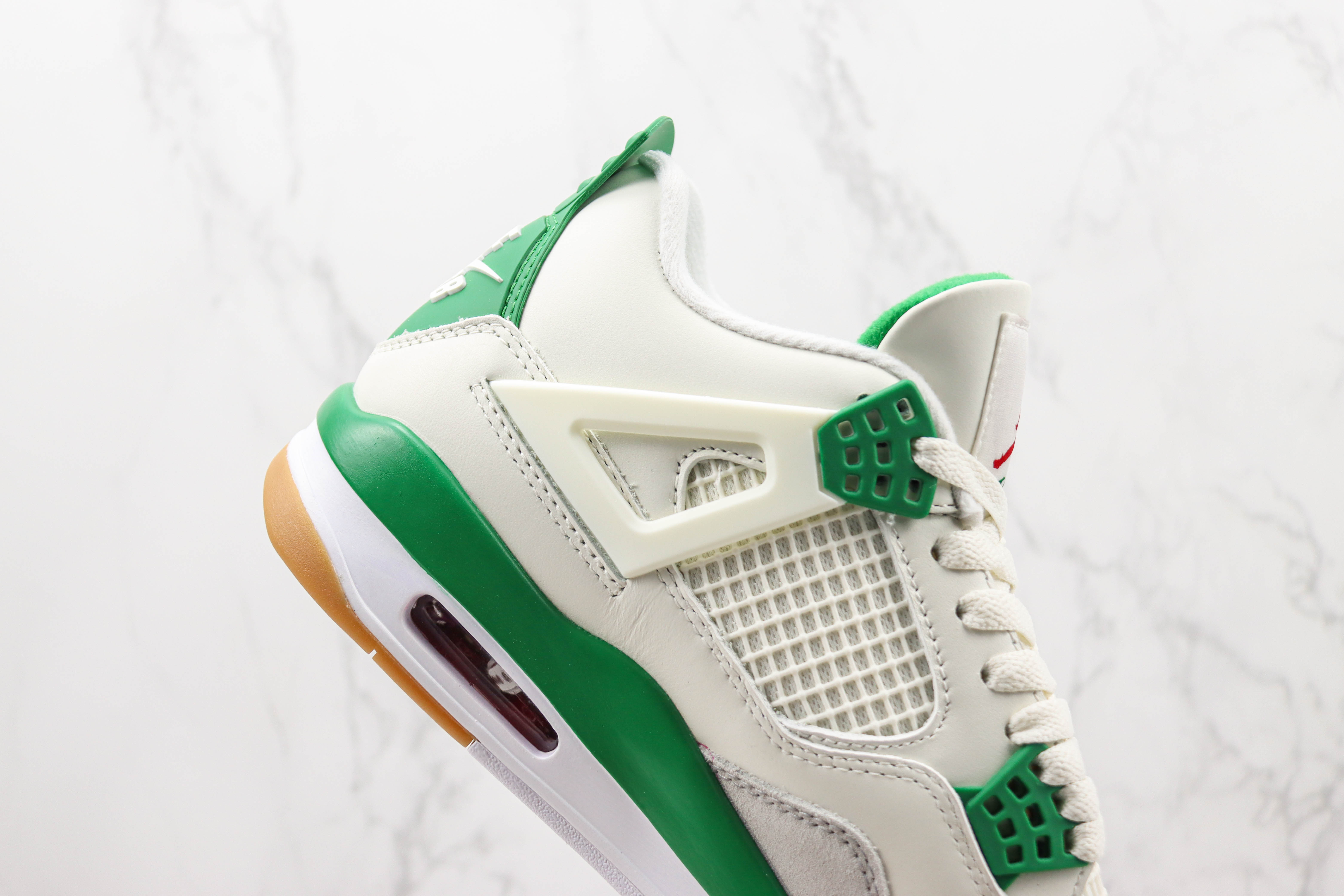 Nike SB x Air Jordan 4 “Pine Green”Calaite