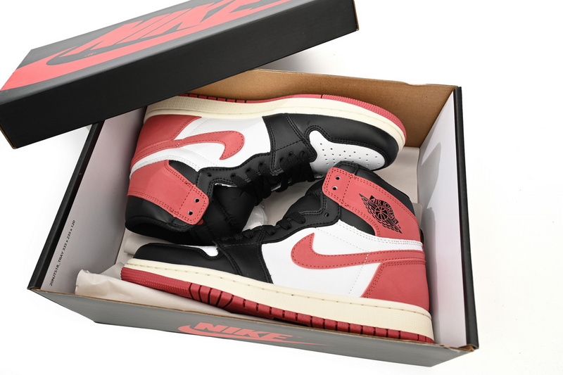 Air Jordan 1 Retro High OG "Track Red"