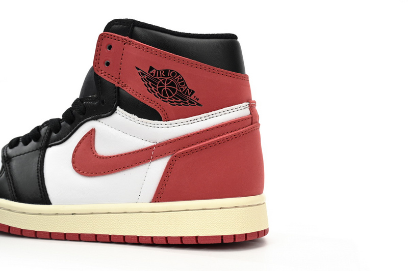 Air Jordan 1 Retro High OG "Track Red"