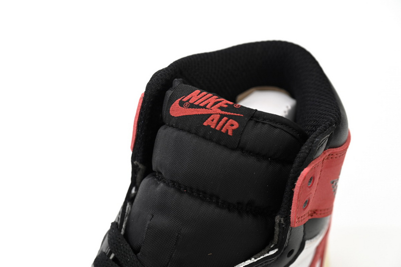 Air Jordan 1 Retro High OG "Track Red"