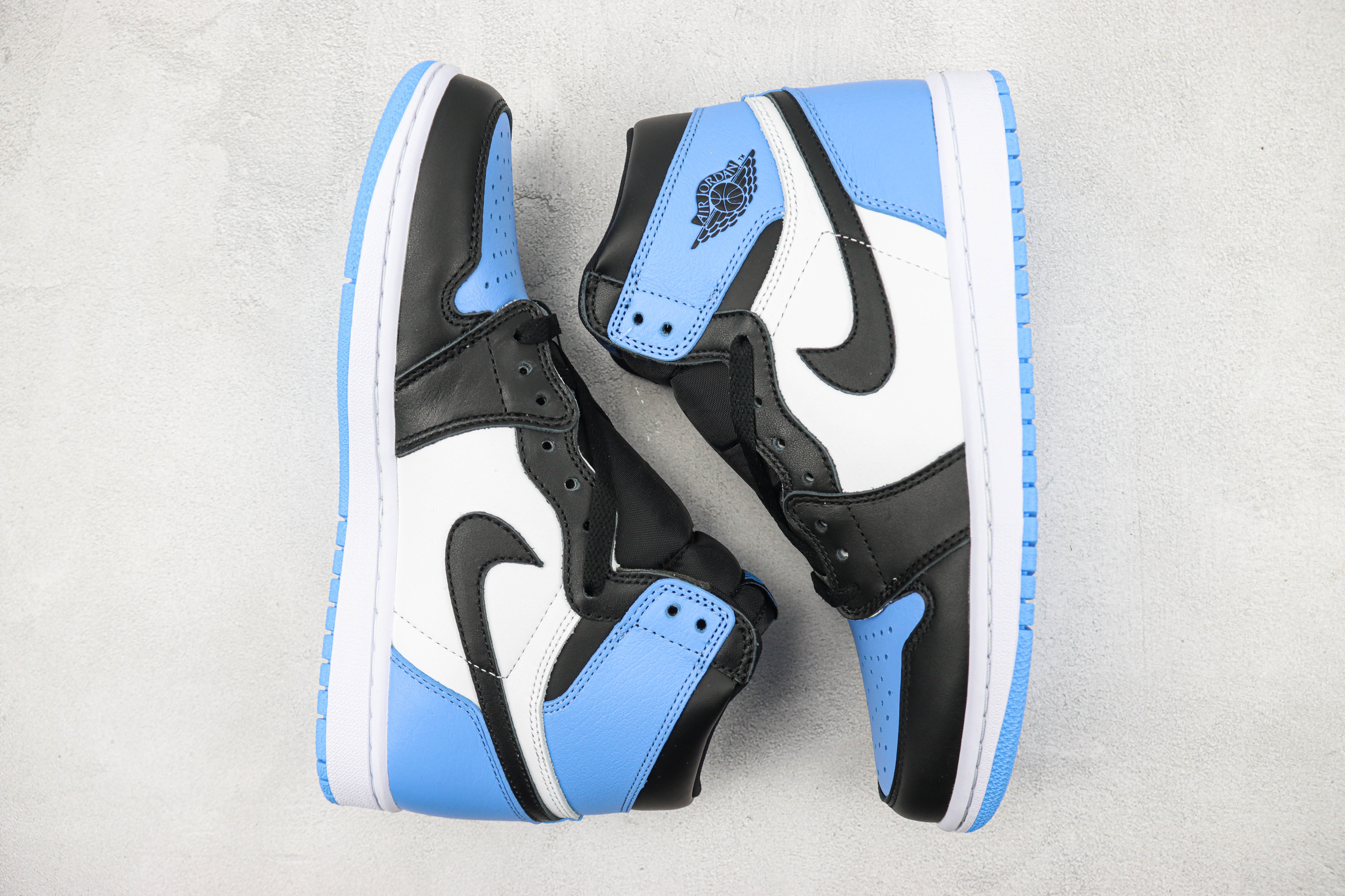 Air Jordan 1 High Obsidian