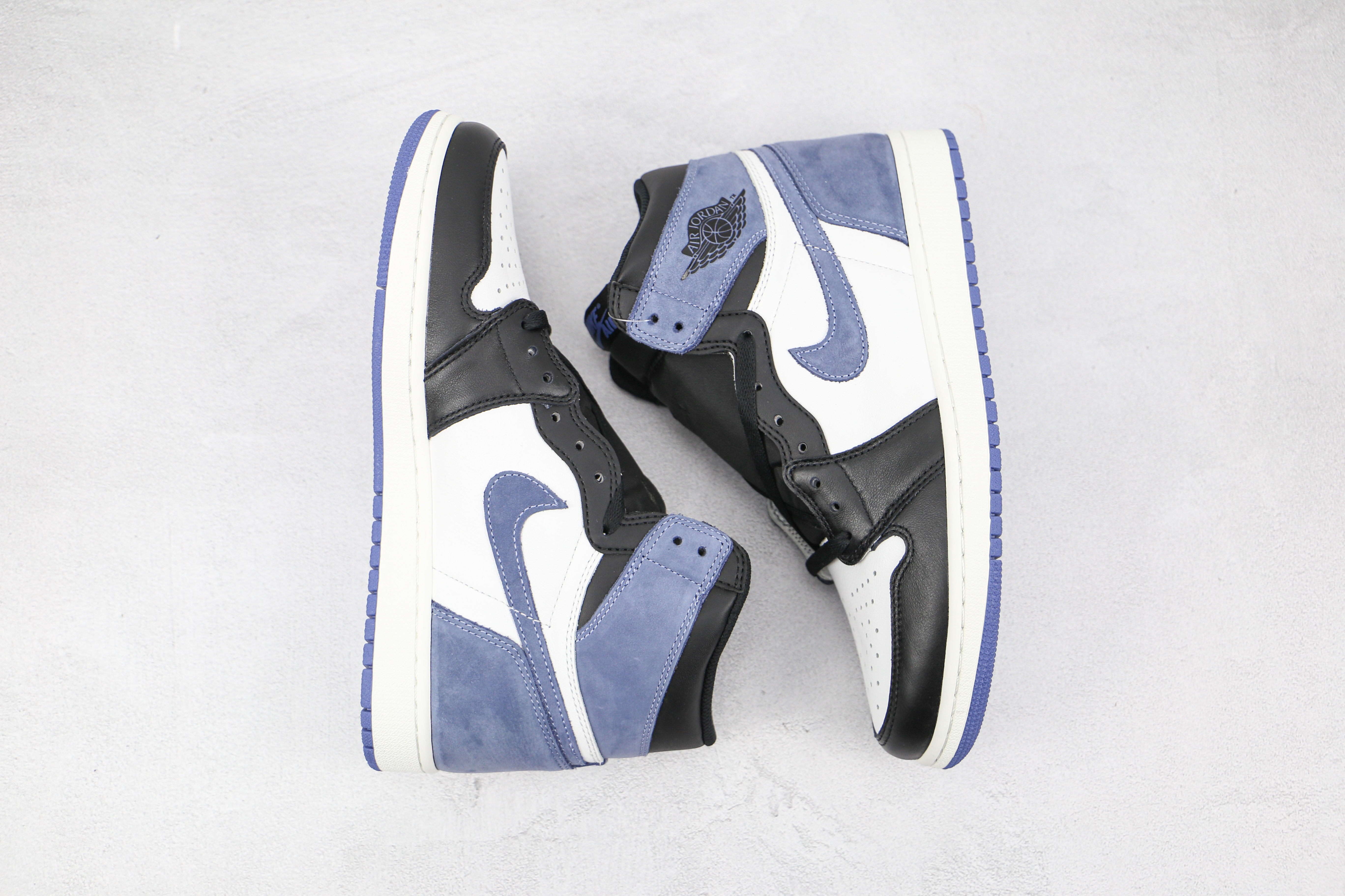 AIr Jordan 1 “Blue Moon”