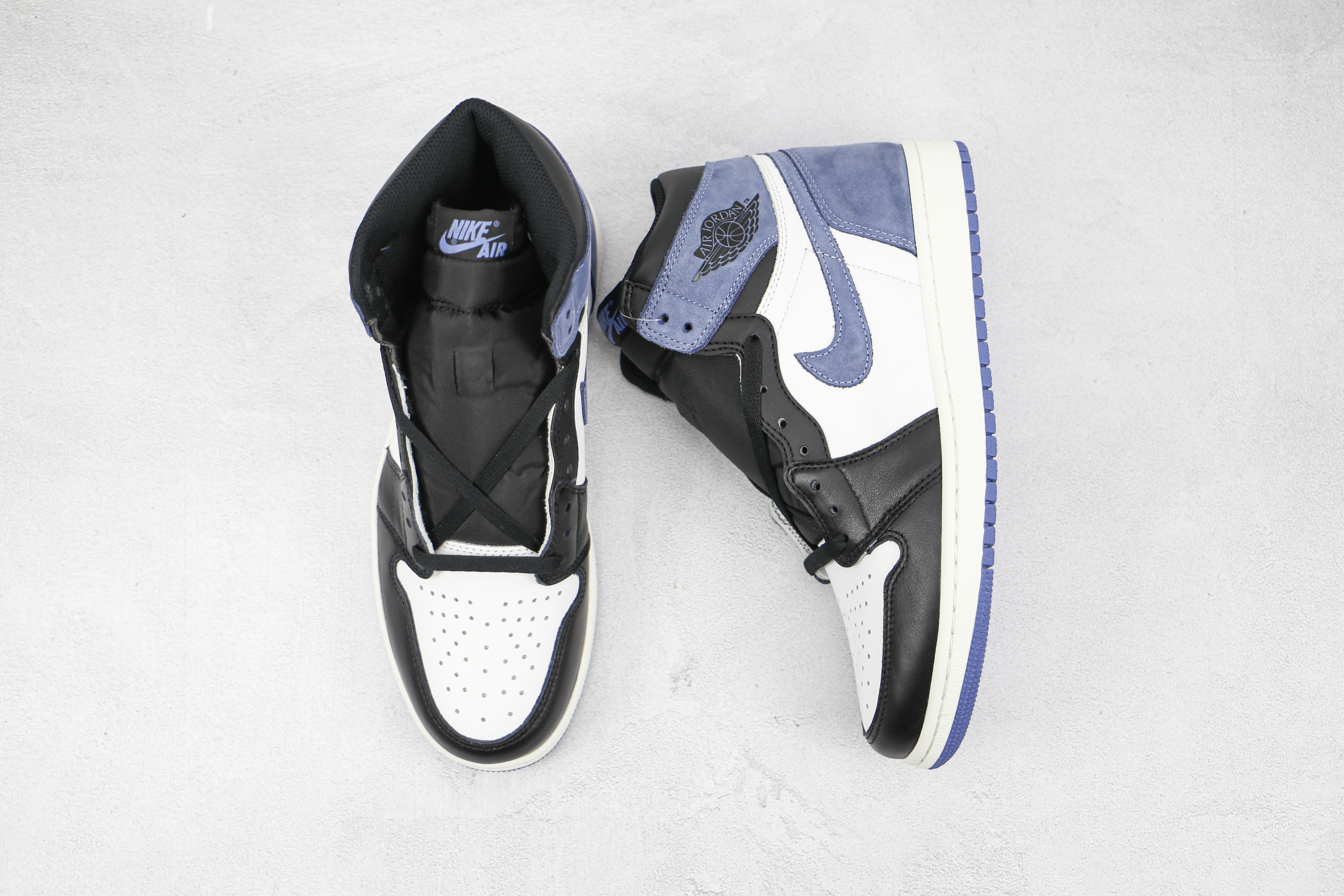 AIr Jordan 1 “Blue Moon”