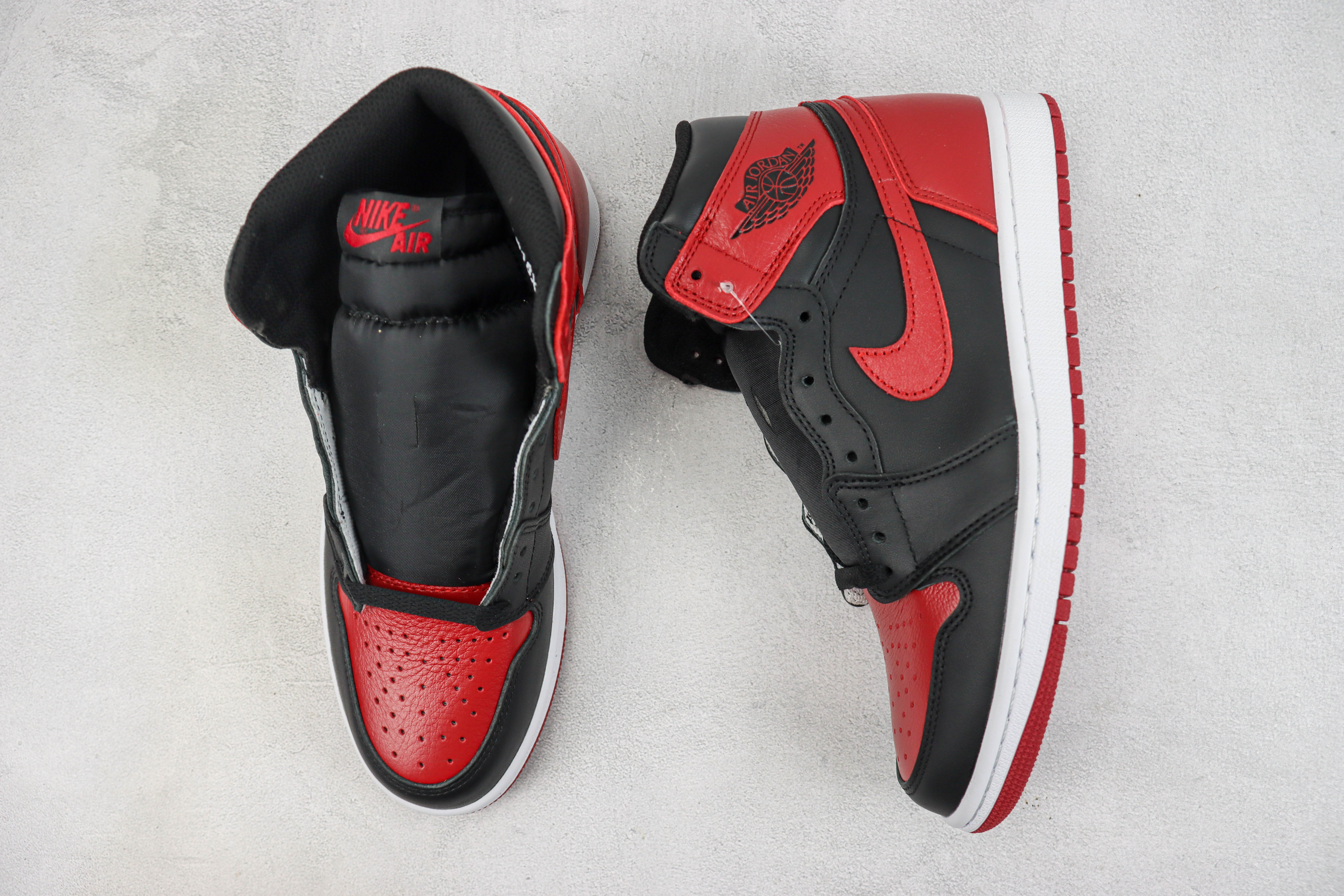 Air Jordan 1 High 'Banned'