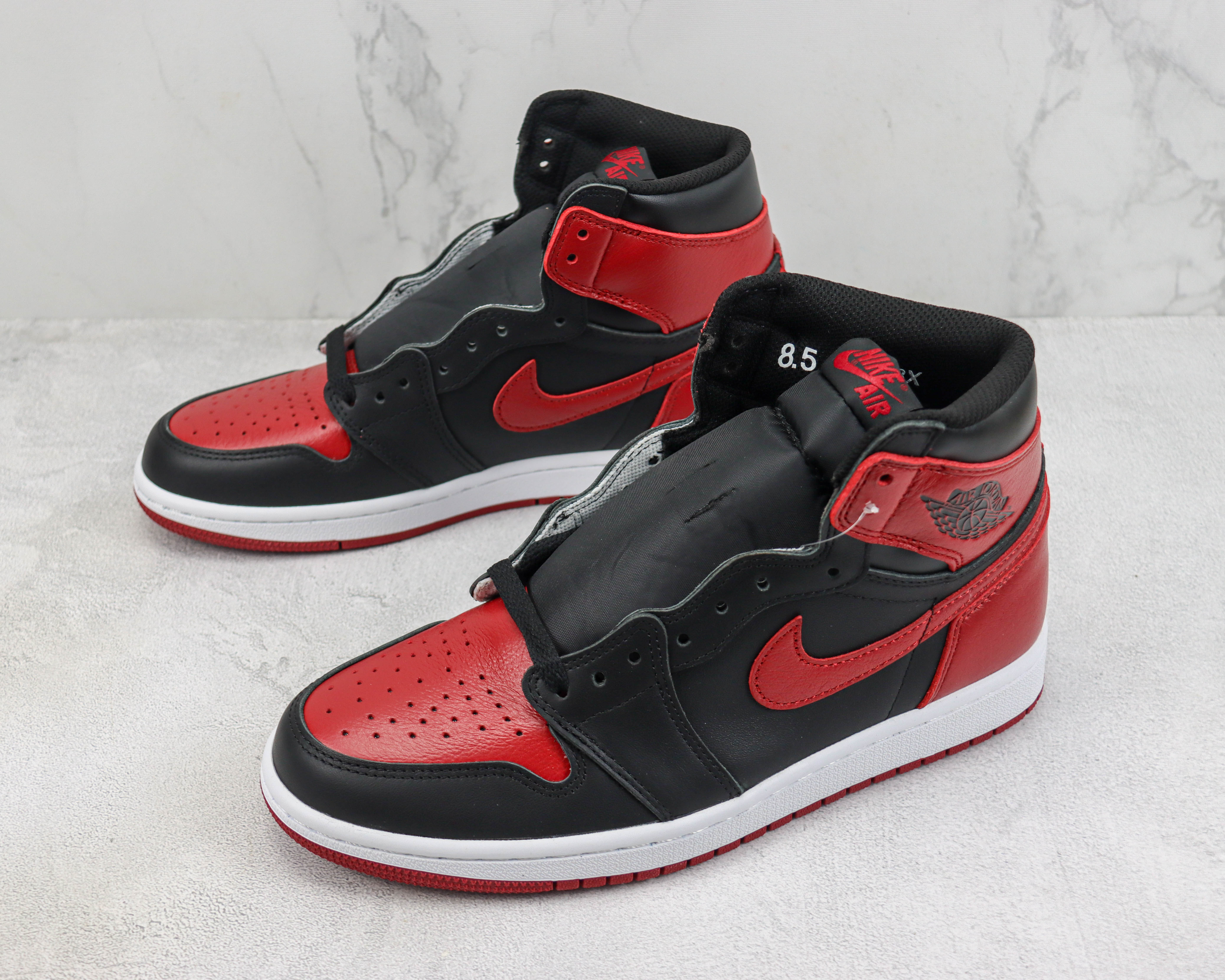 Air Jordan 1 High 'Banned'
