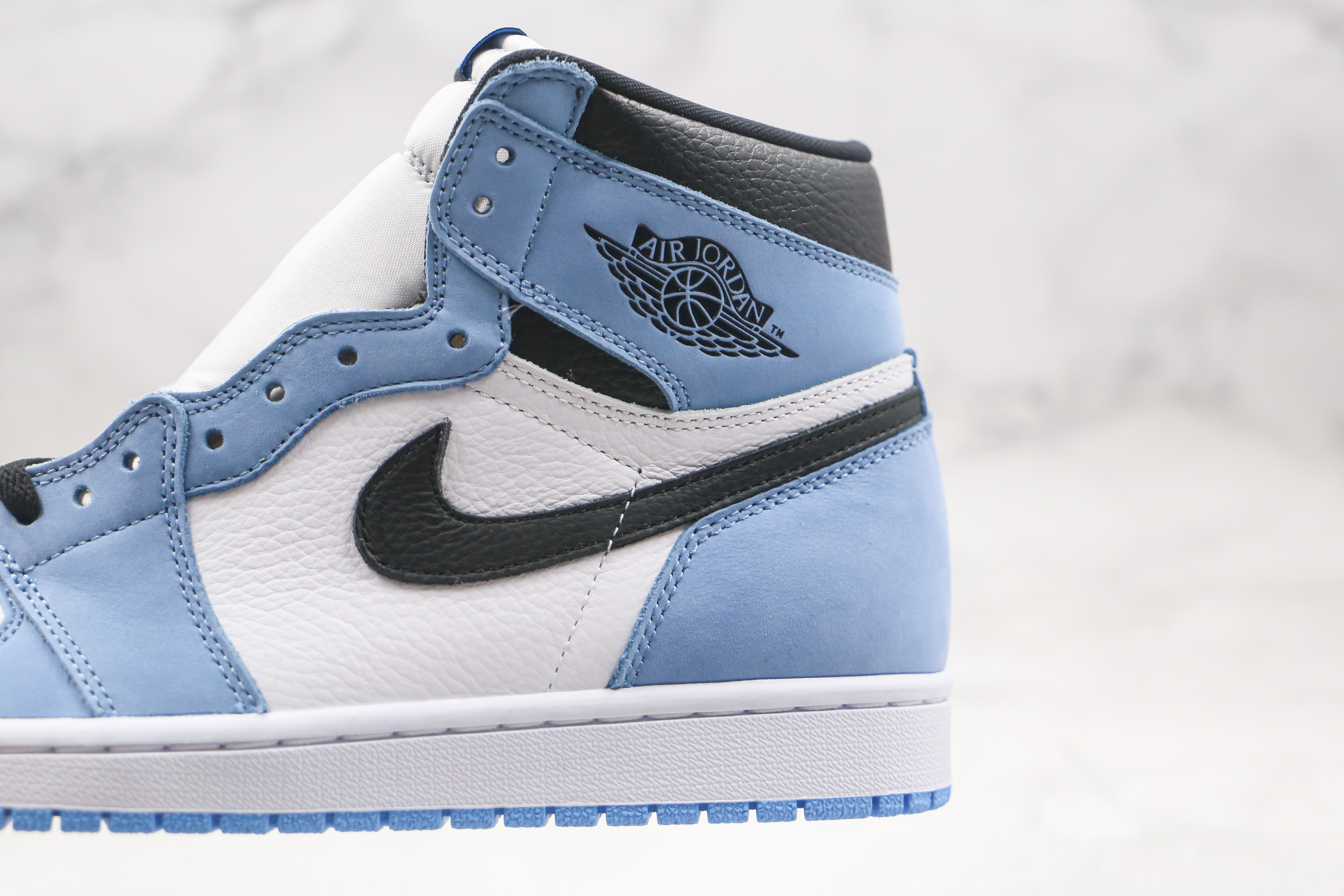 Air Jordan 1 High OG University Blue