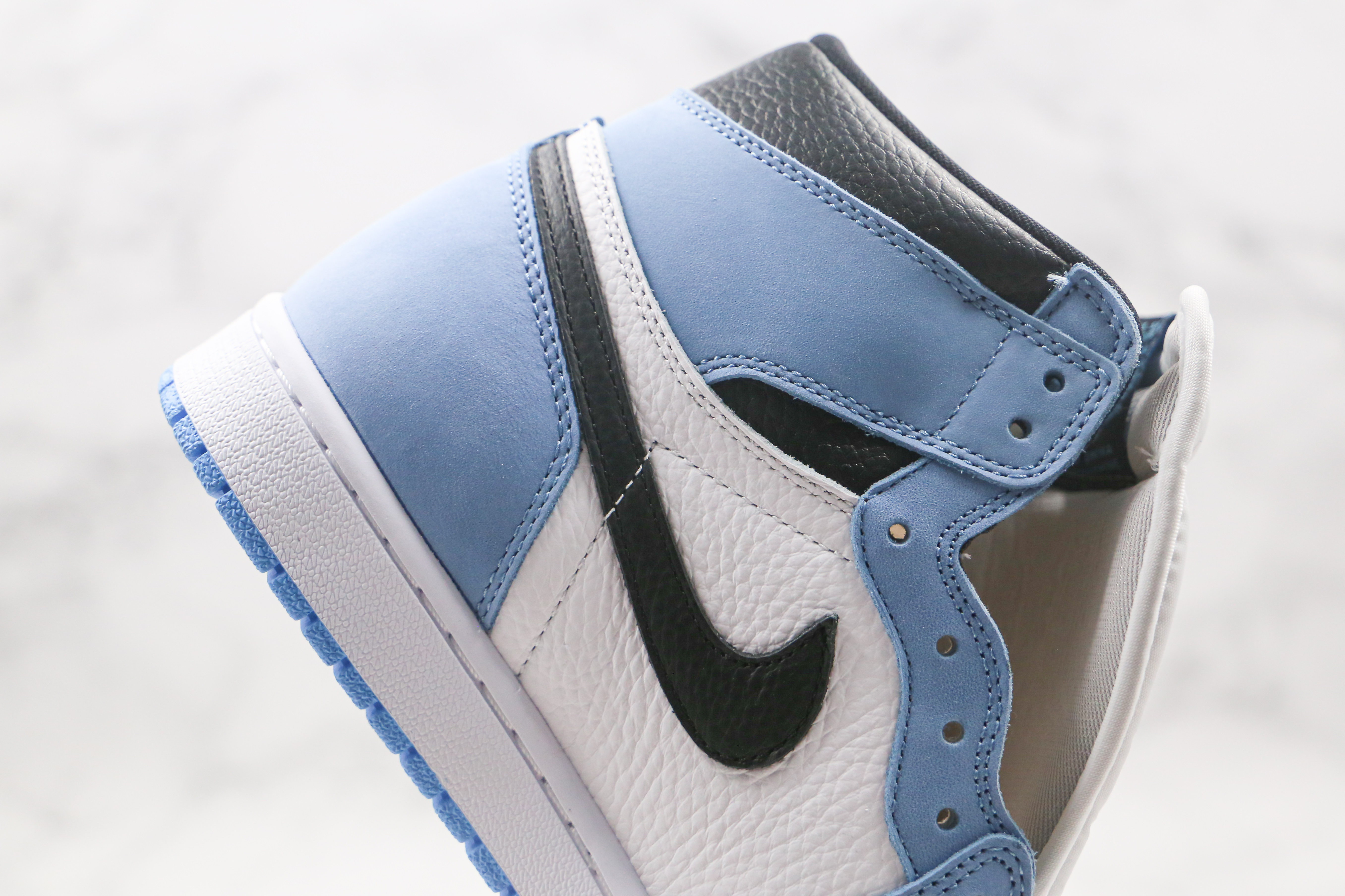 Air Jordan 1 High OG University Blue