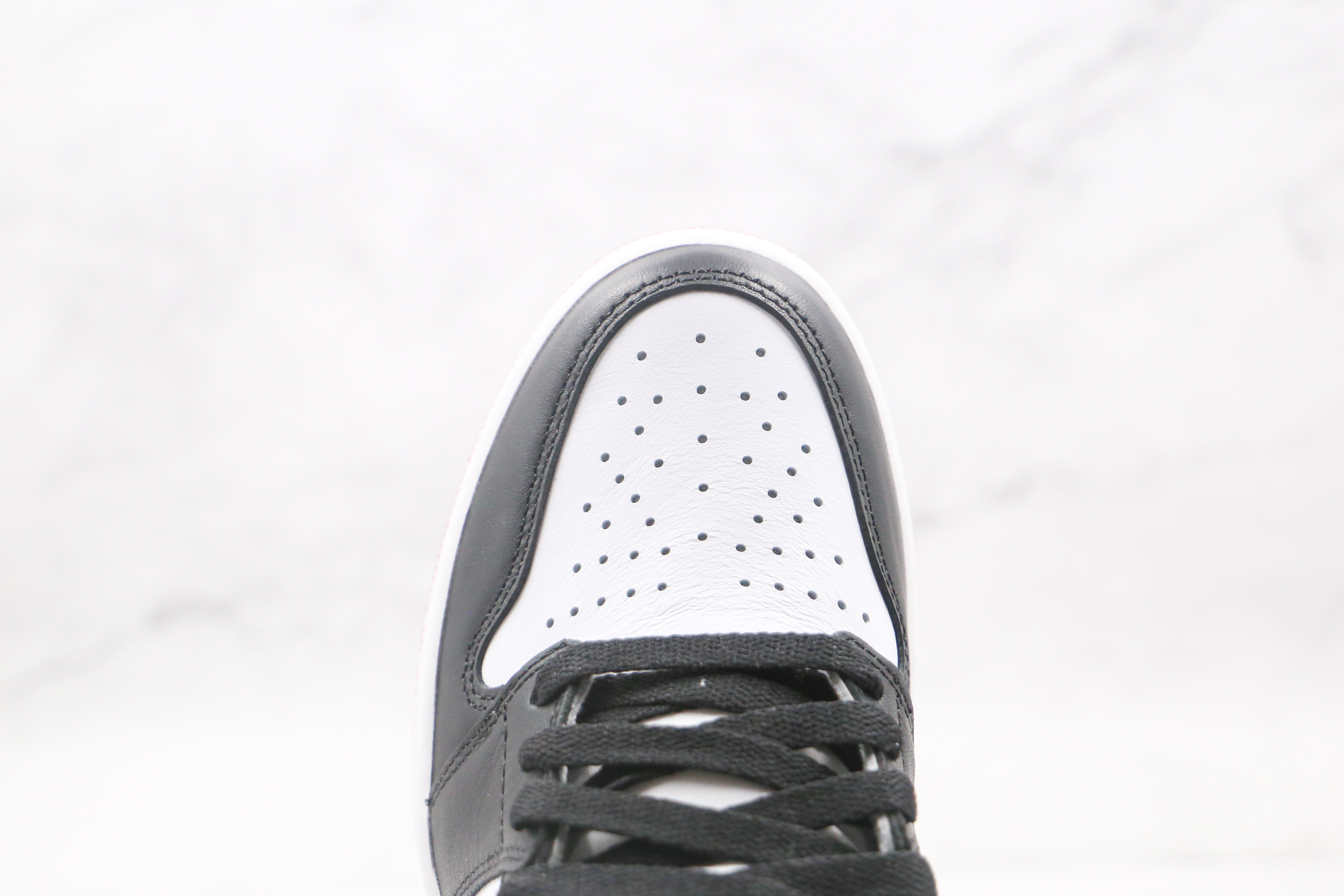 Air Jordan 1 OG High 'Black Toe'