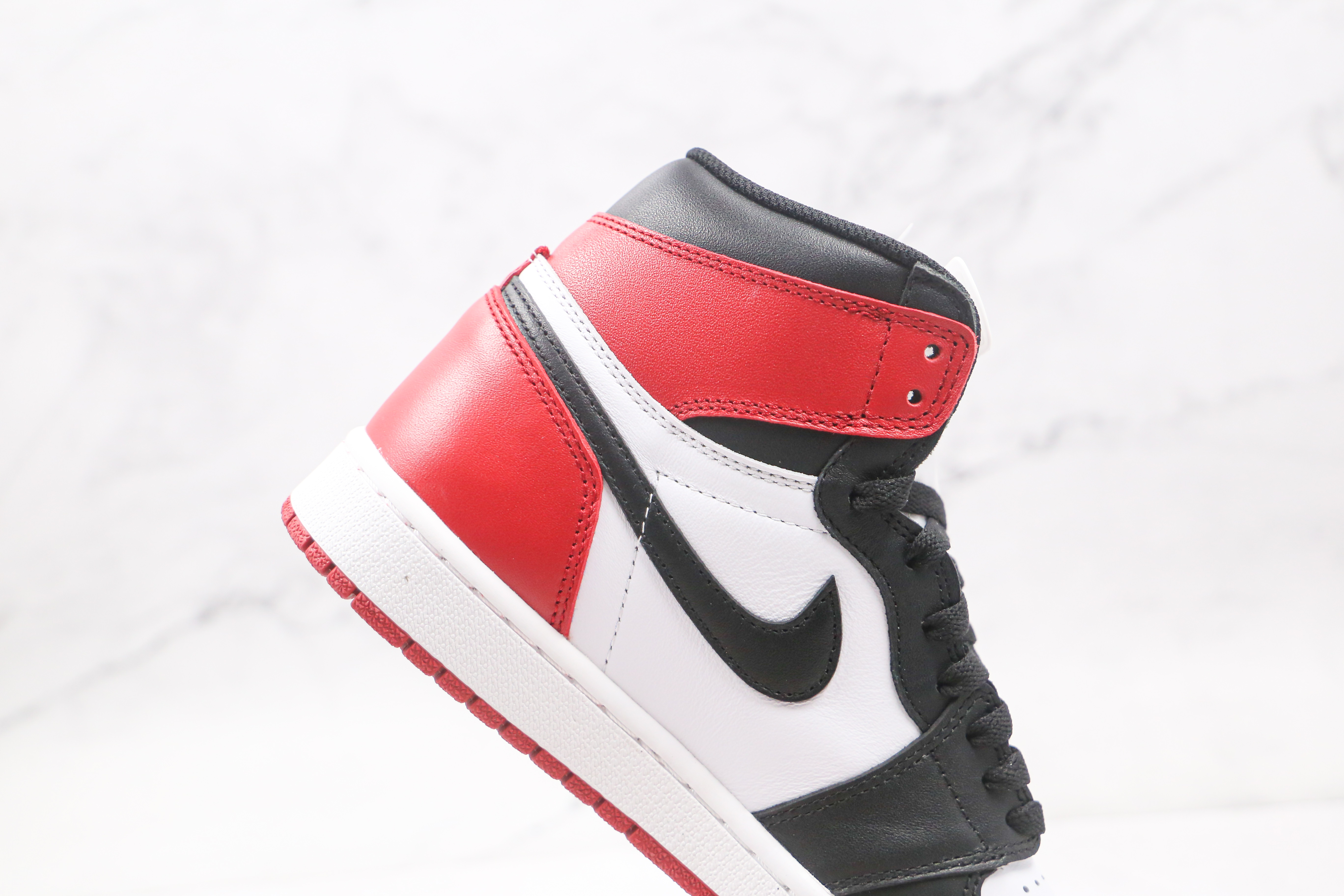 Air Jordan 1 OG High 'Black Toe'