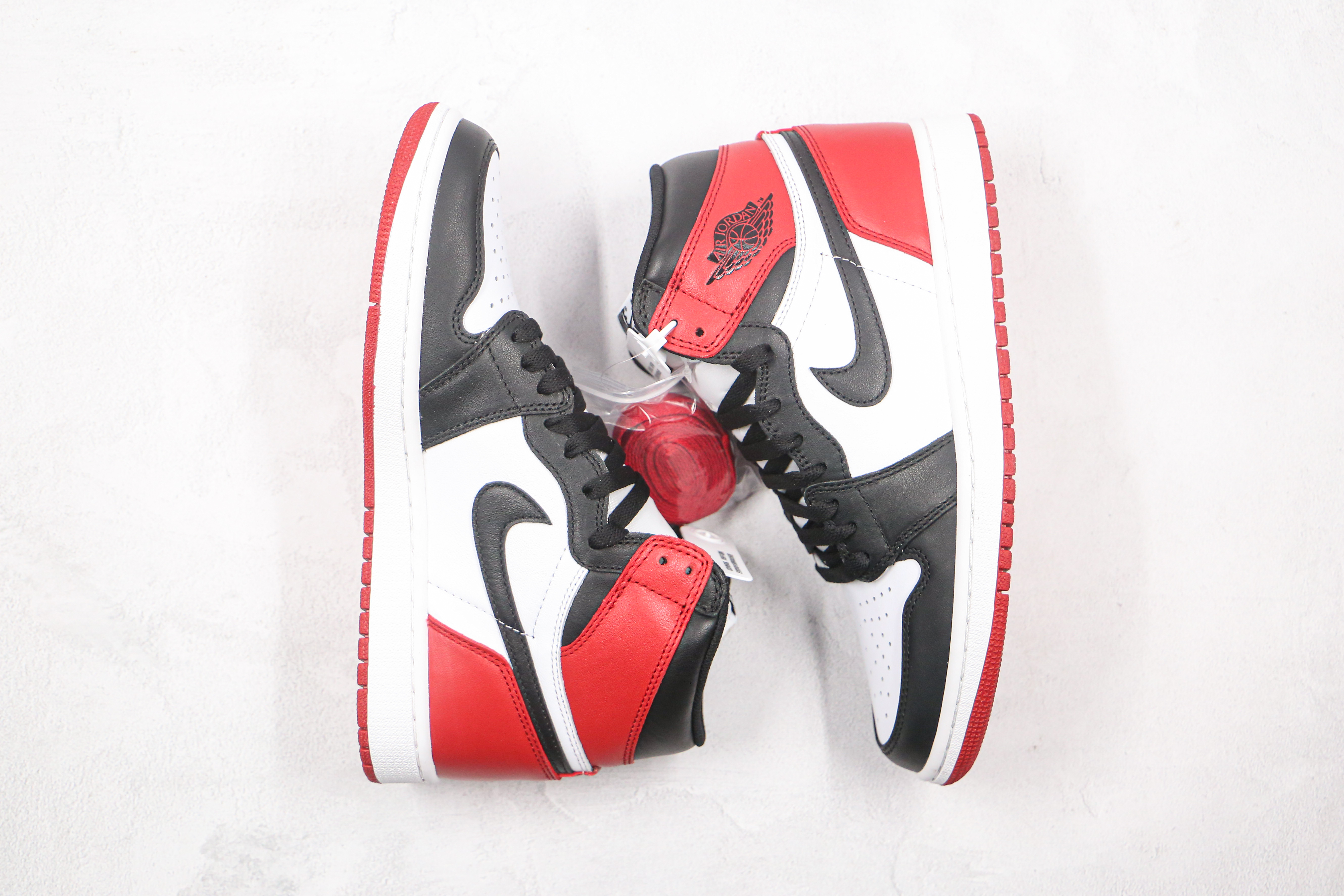 Air Jordan 1 OG High 'Black Toe'