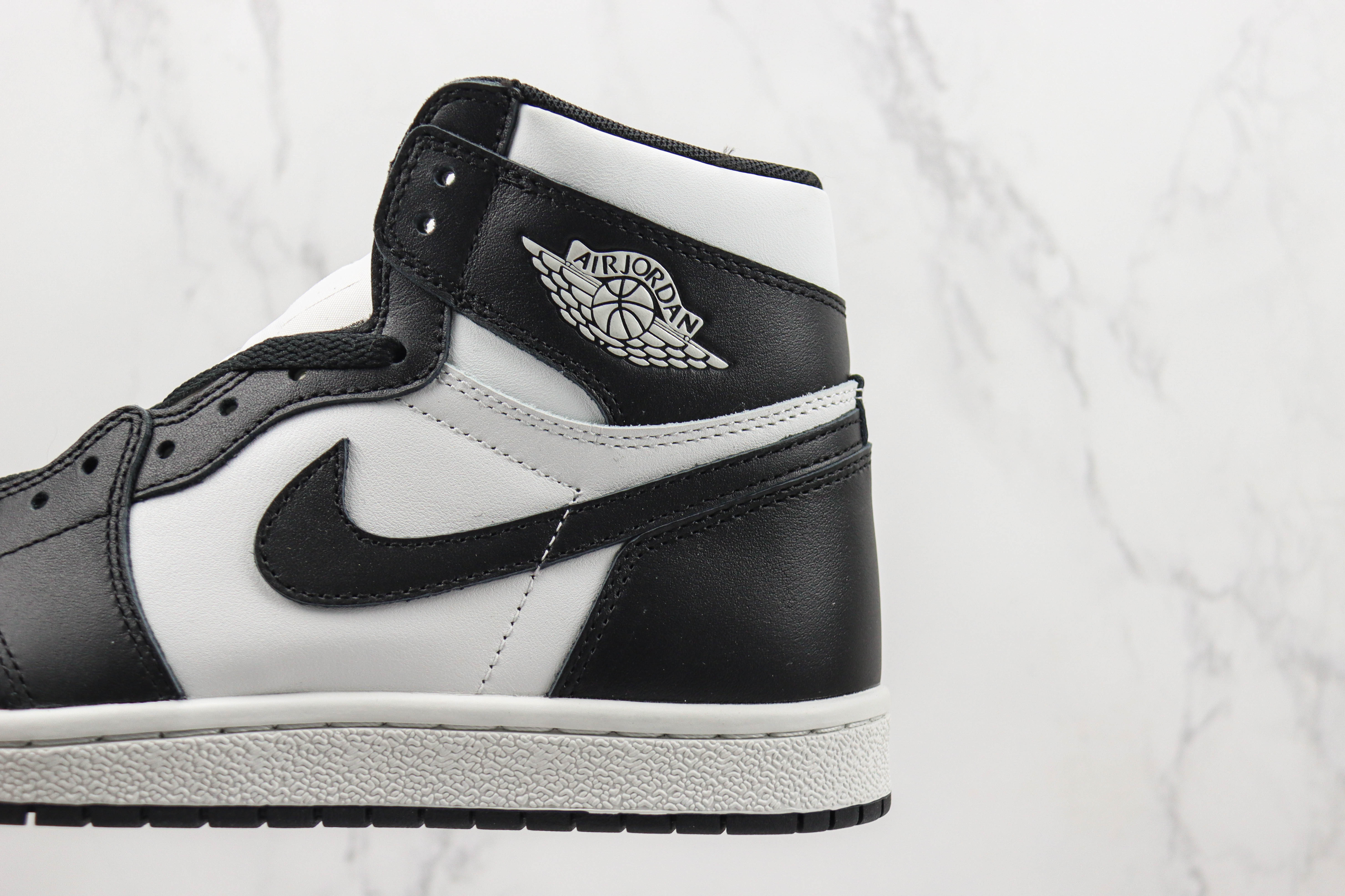 Air Jordan 1 Retro High OG Black White