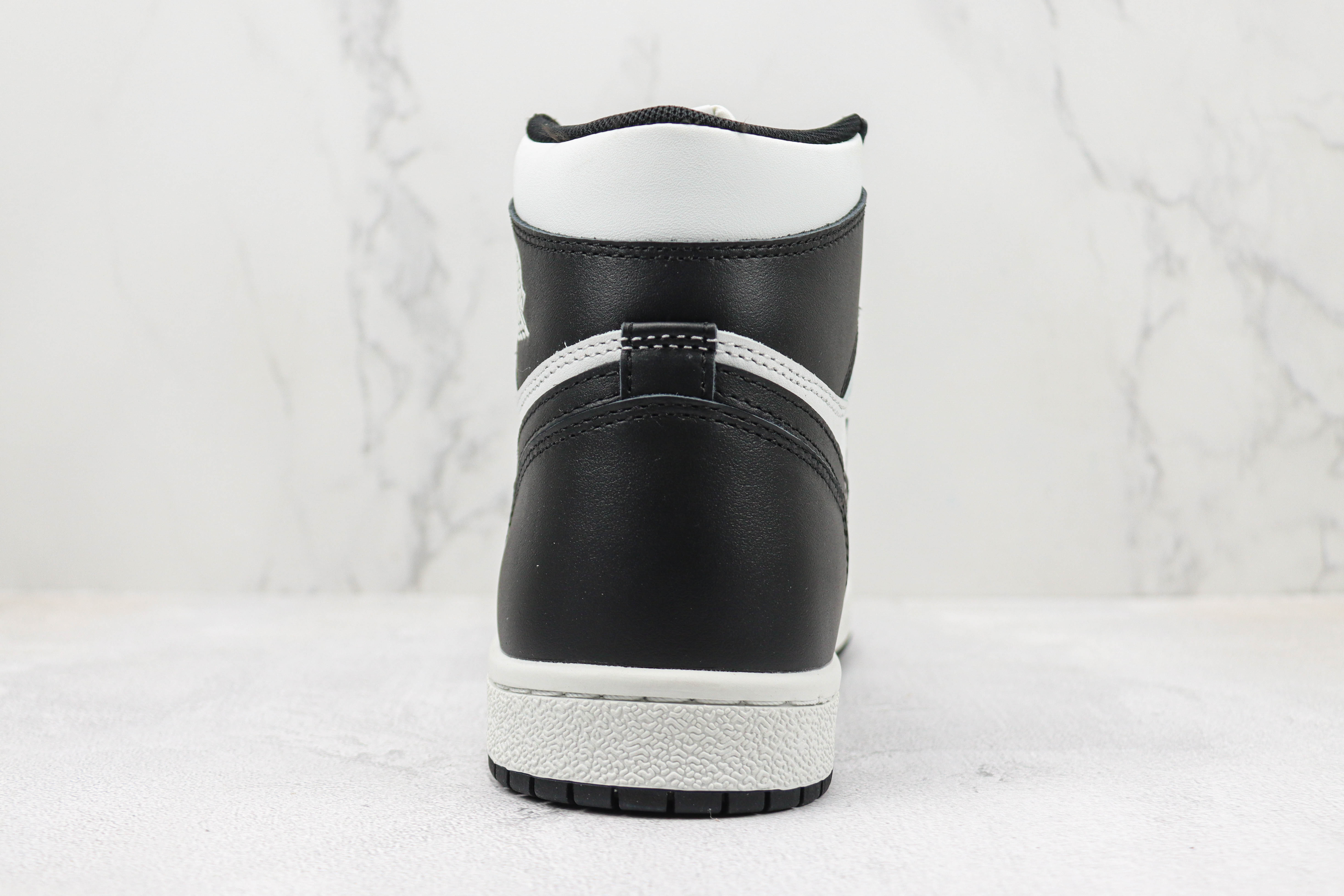 Air Jordan 1 Retro High OG Black White