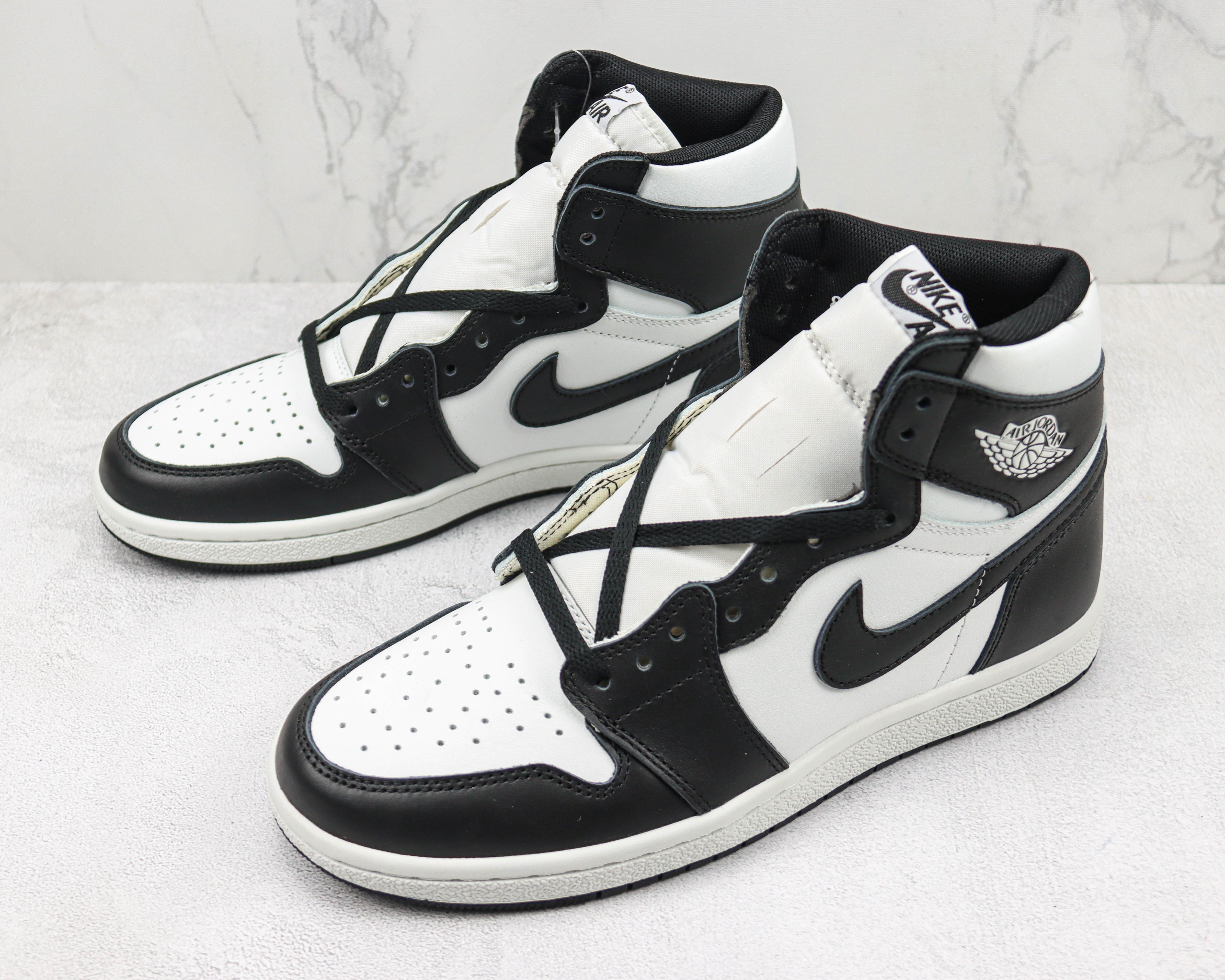 Air Jordan 1 Retro High OG Black White