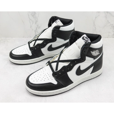 Air Jordan 1 Retro High OG Black White 02