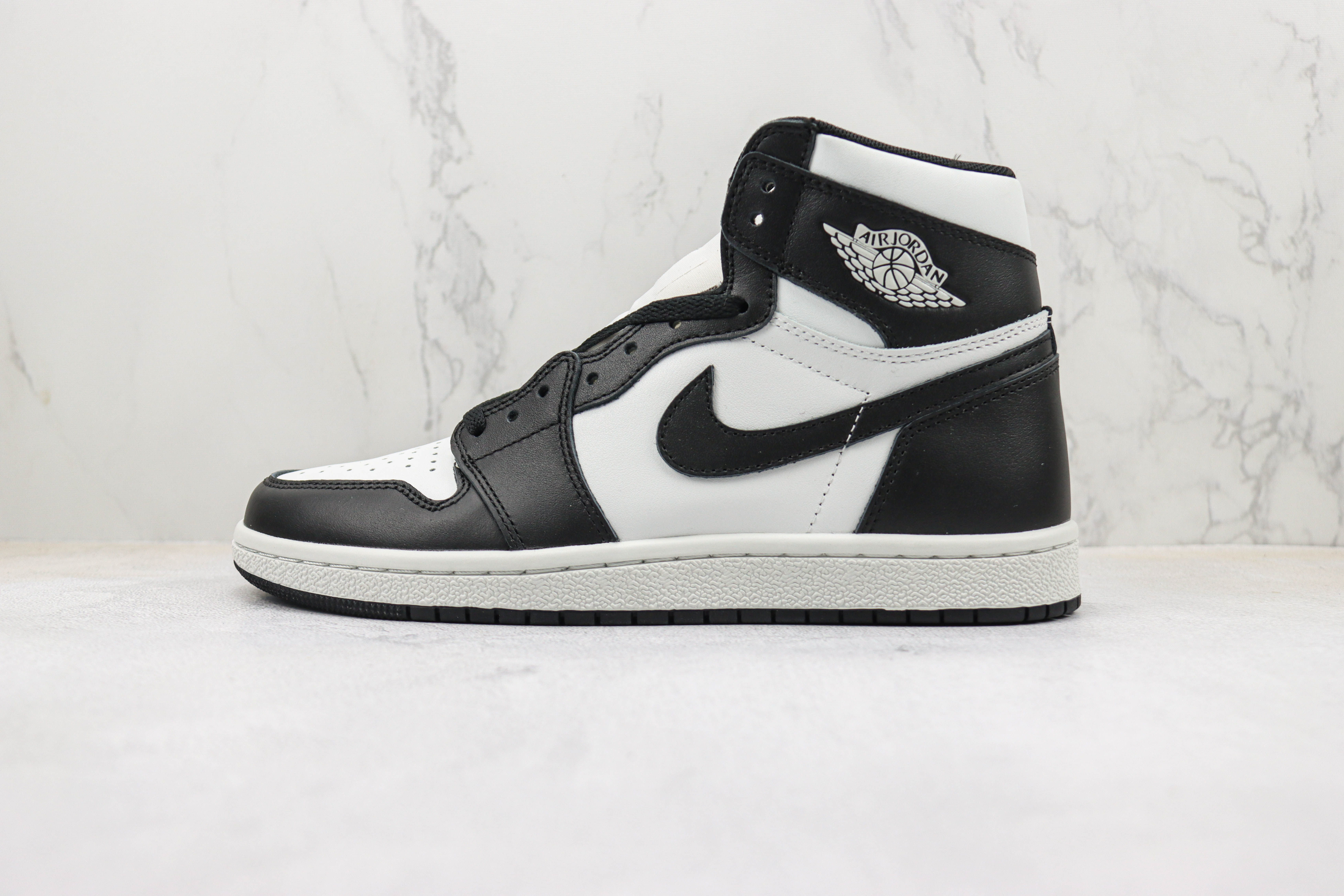 Air Jordan 1 Retro High OG Black White