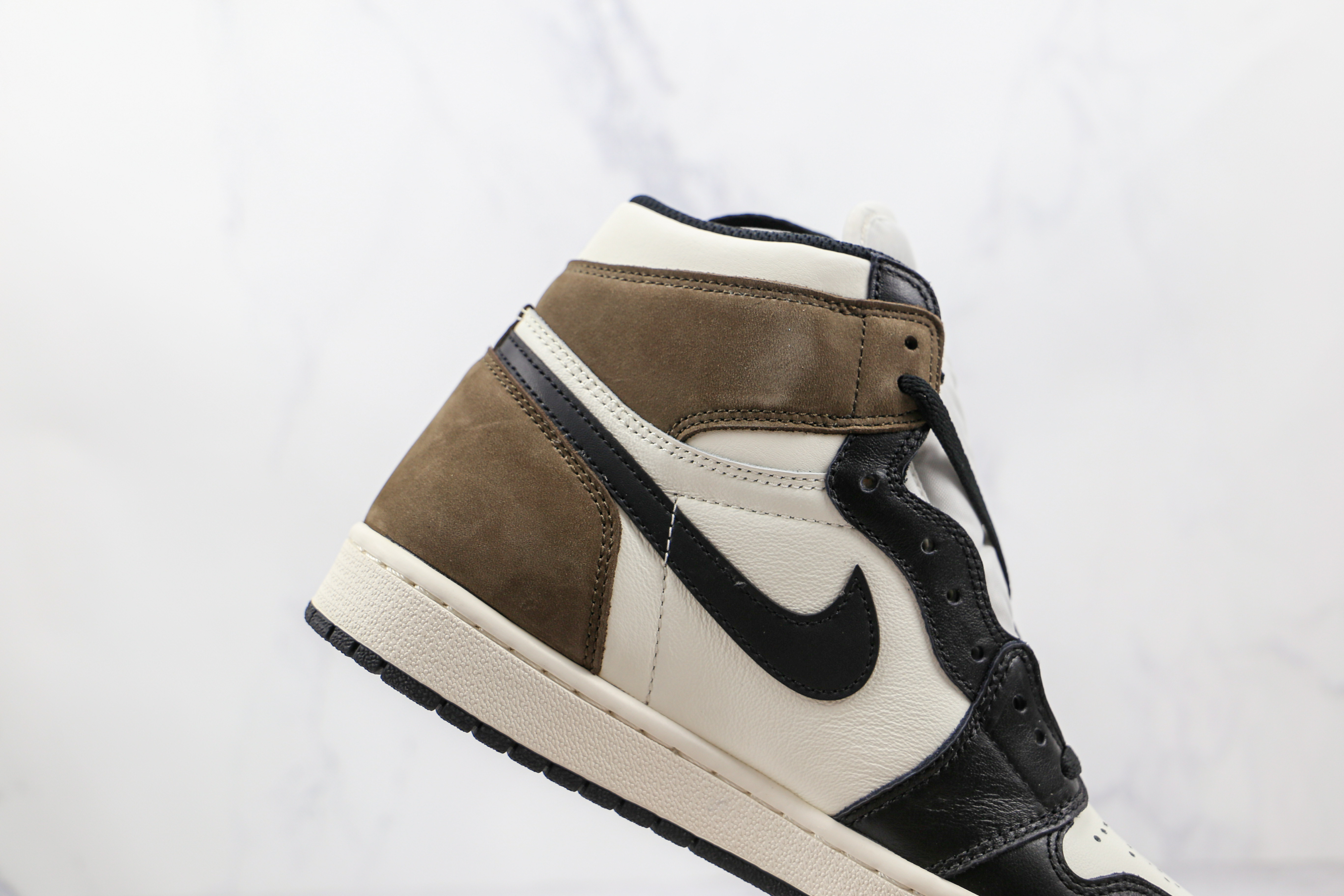 Air Jordan 1 Retro High OG Dark Mocha