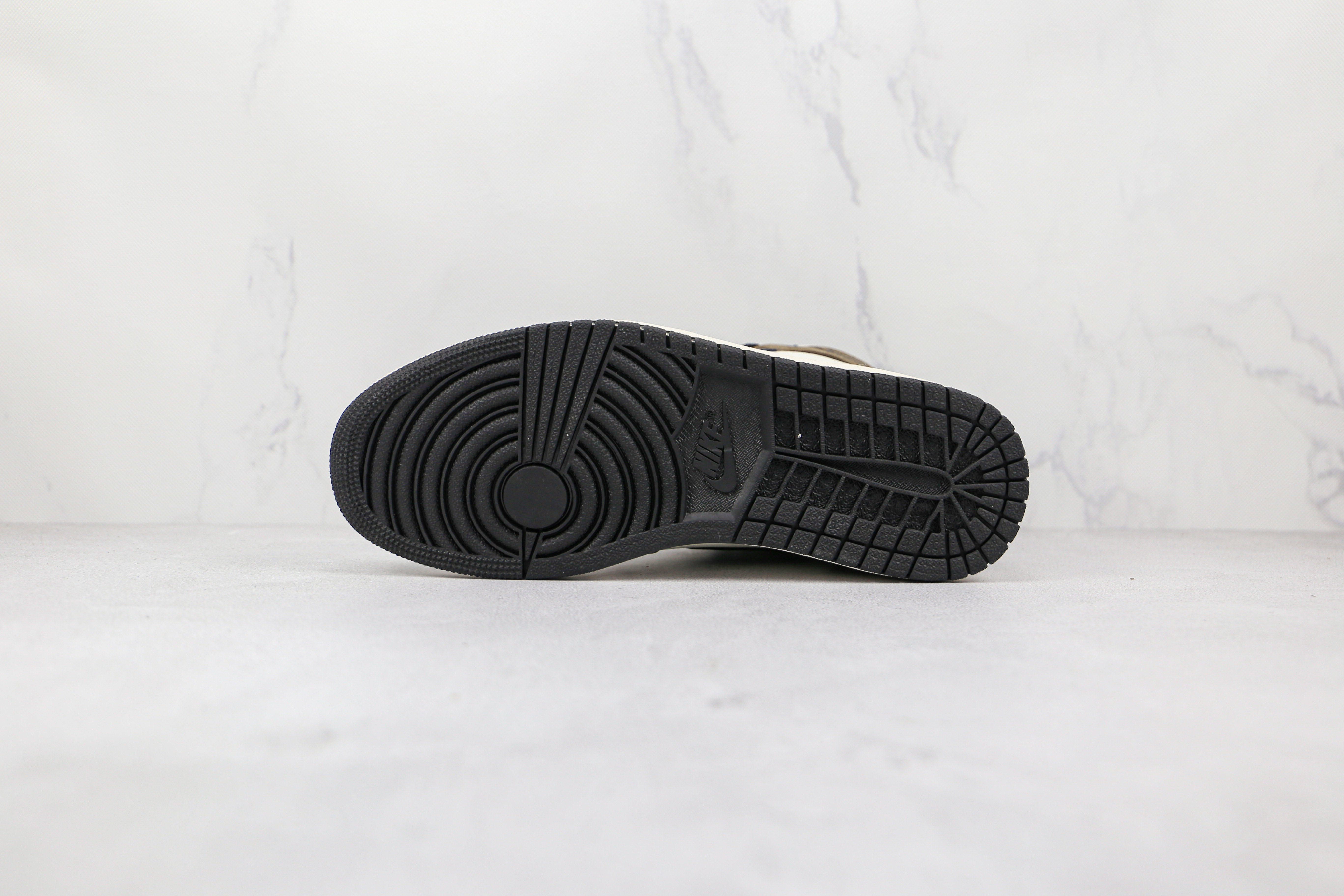 Air Jordan 1 Retro High OG Dark Mocha