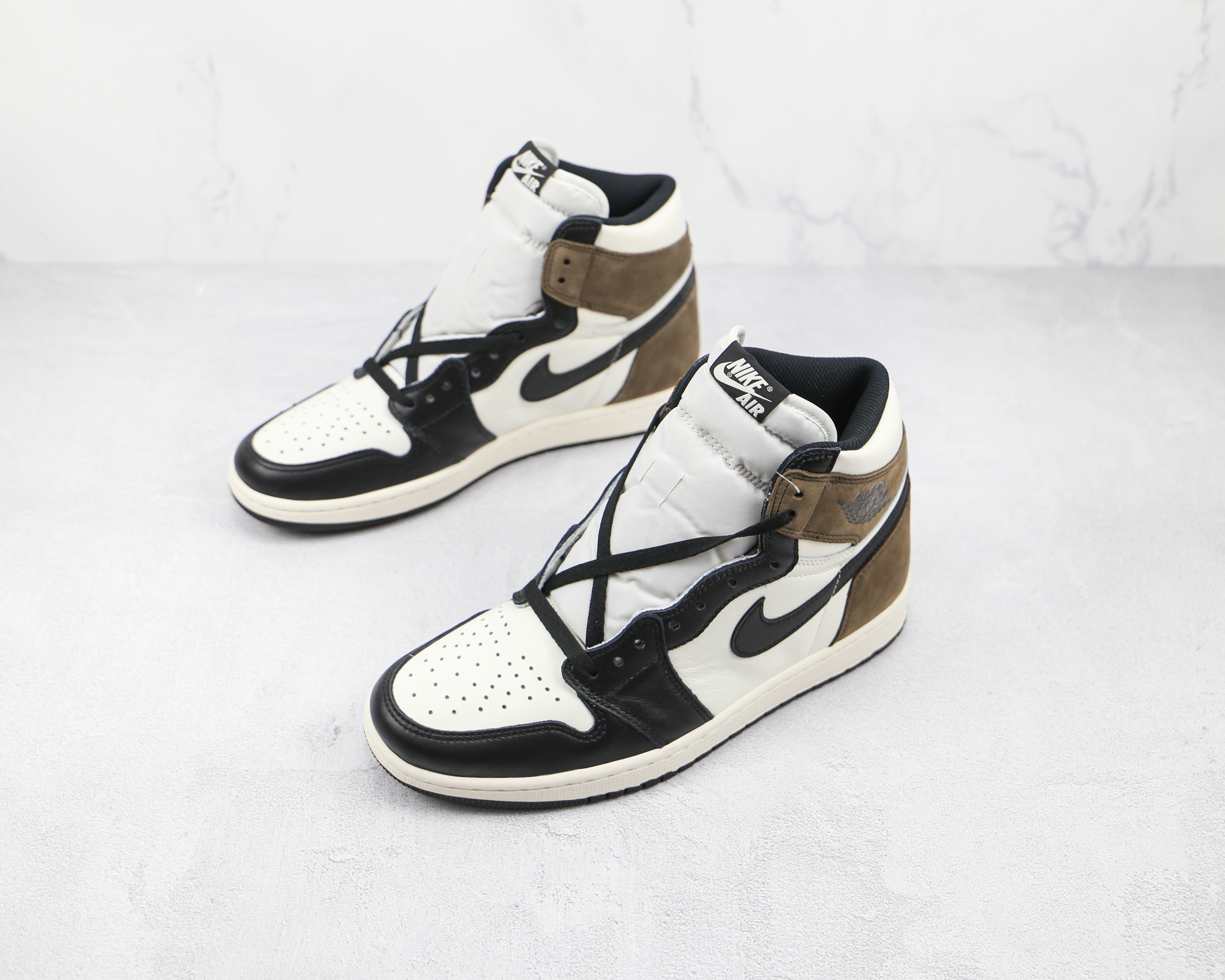 Air Jordan 1 Retro High OG Dark Mocha