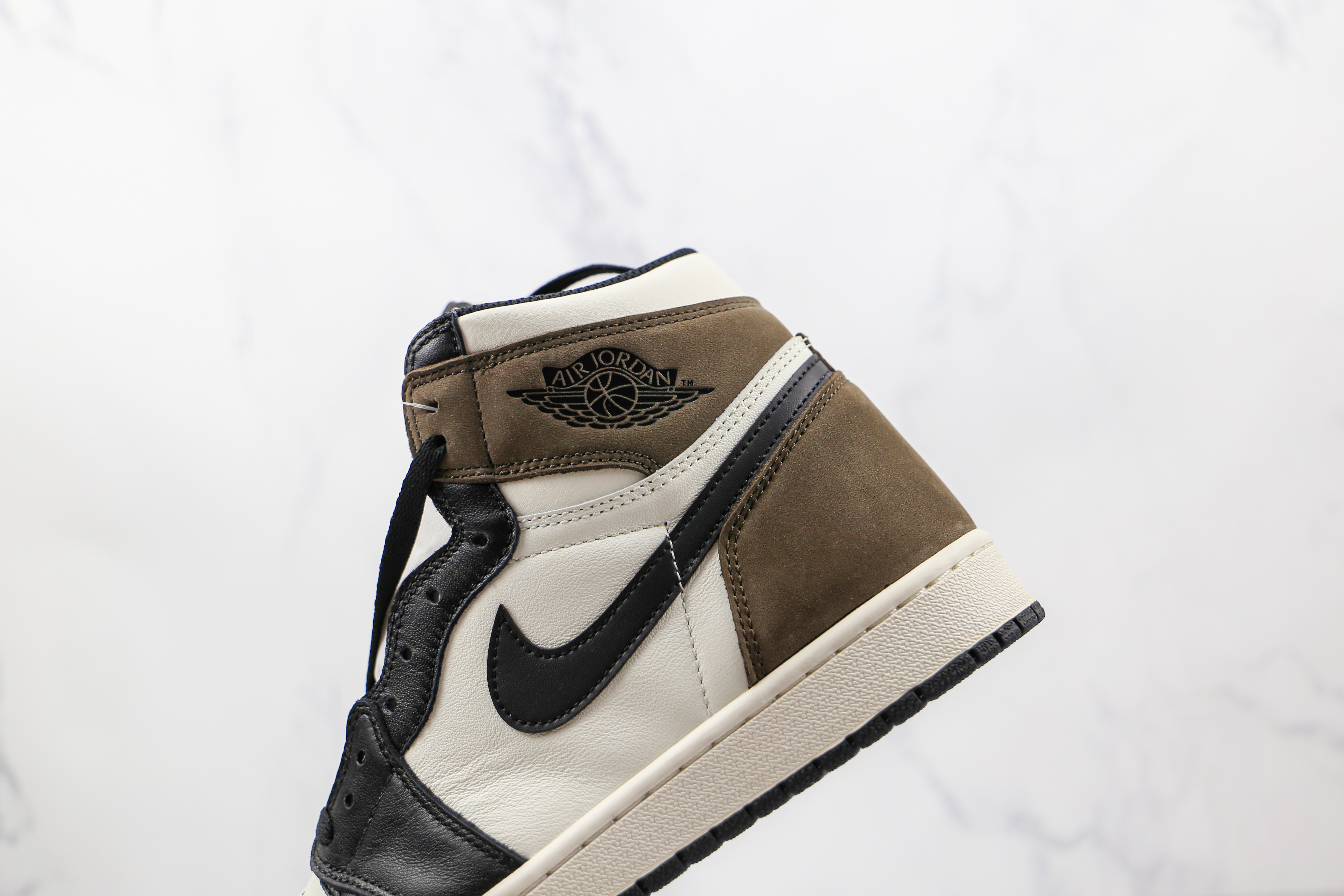 Air Jordan 1 Retro High OG Dark Mocha