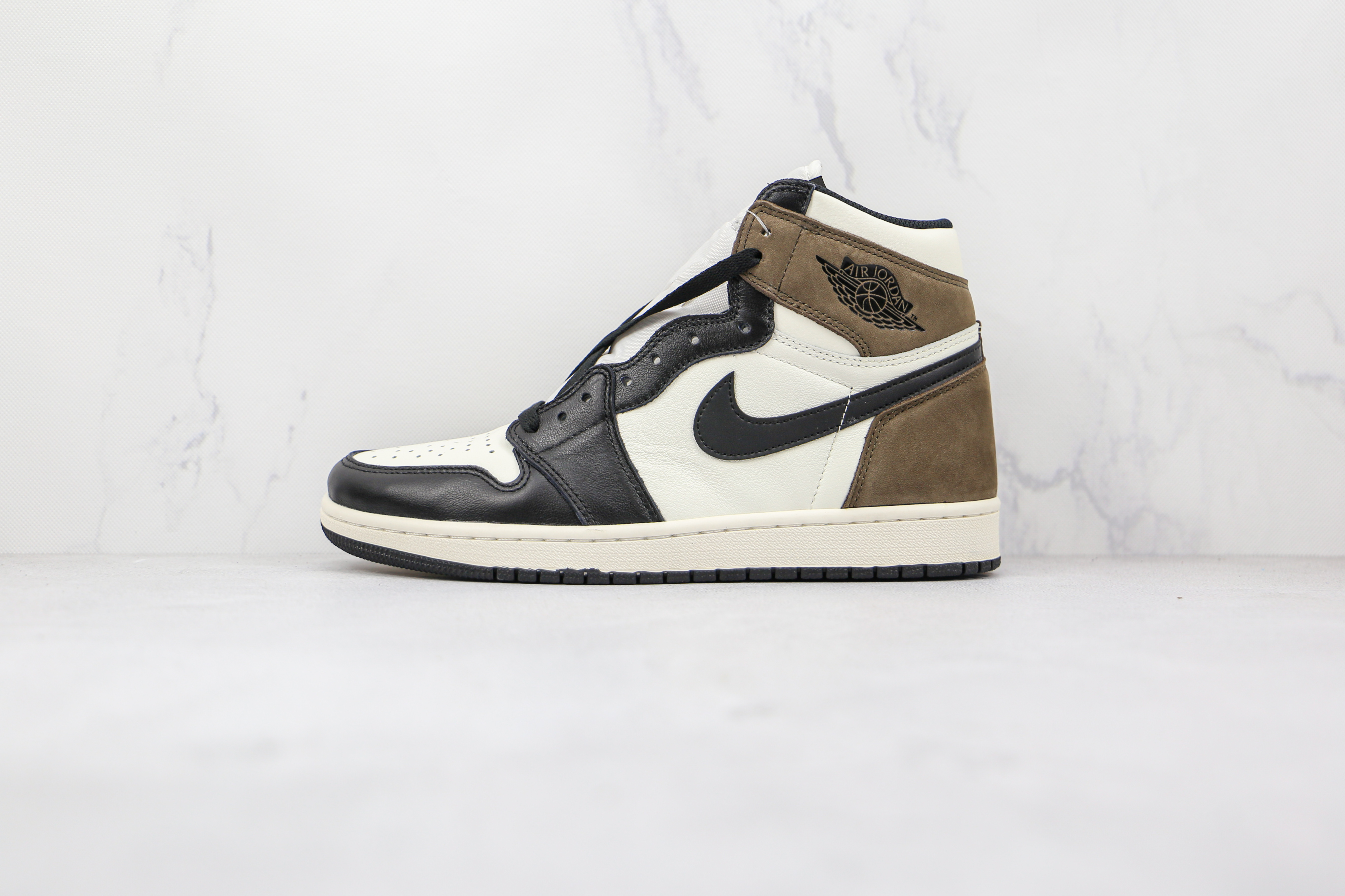 Air Jordan 1 Retro High OG Dark Mocha