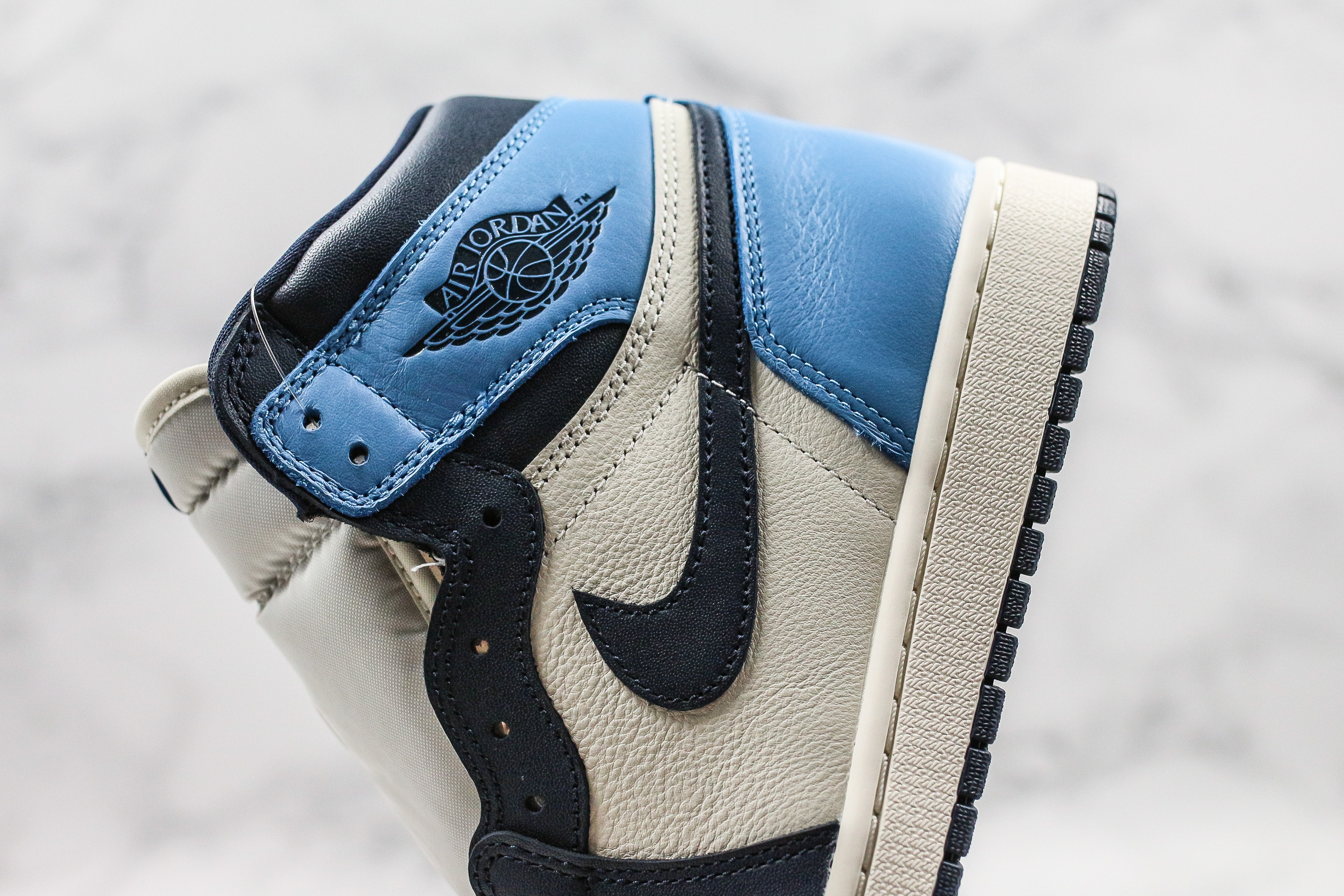 Air Jordan 1 Retro High OG Obsidian University Blue