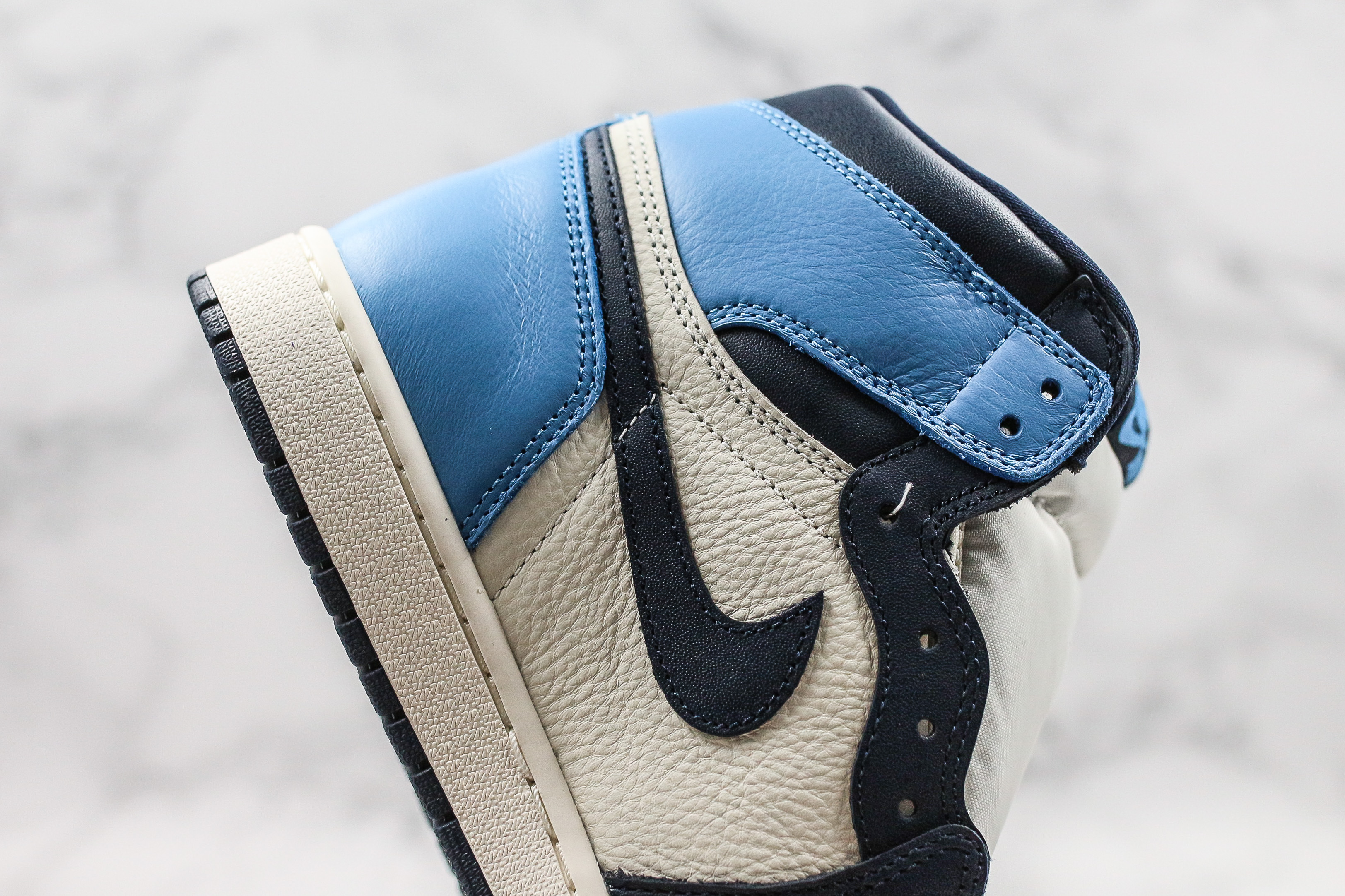 Air Jordan 1 Retro High OG Obsidian University Blue