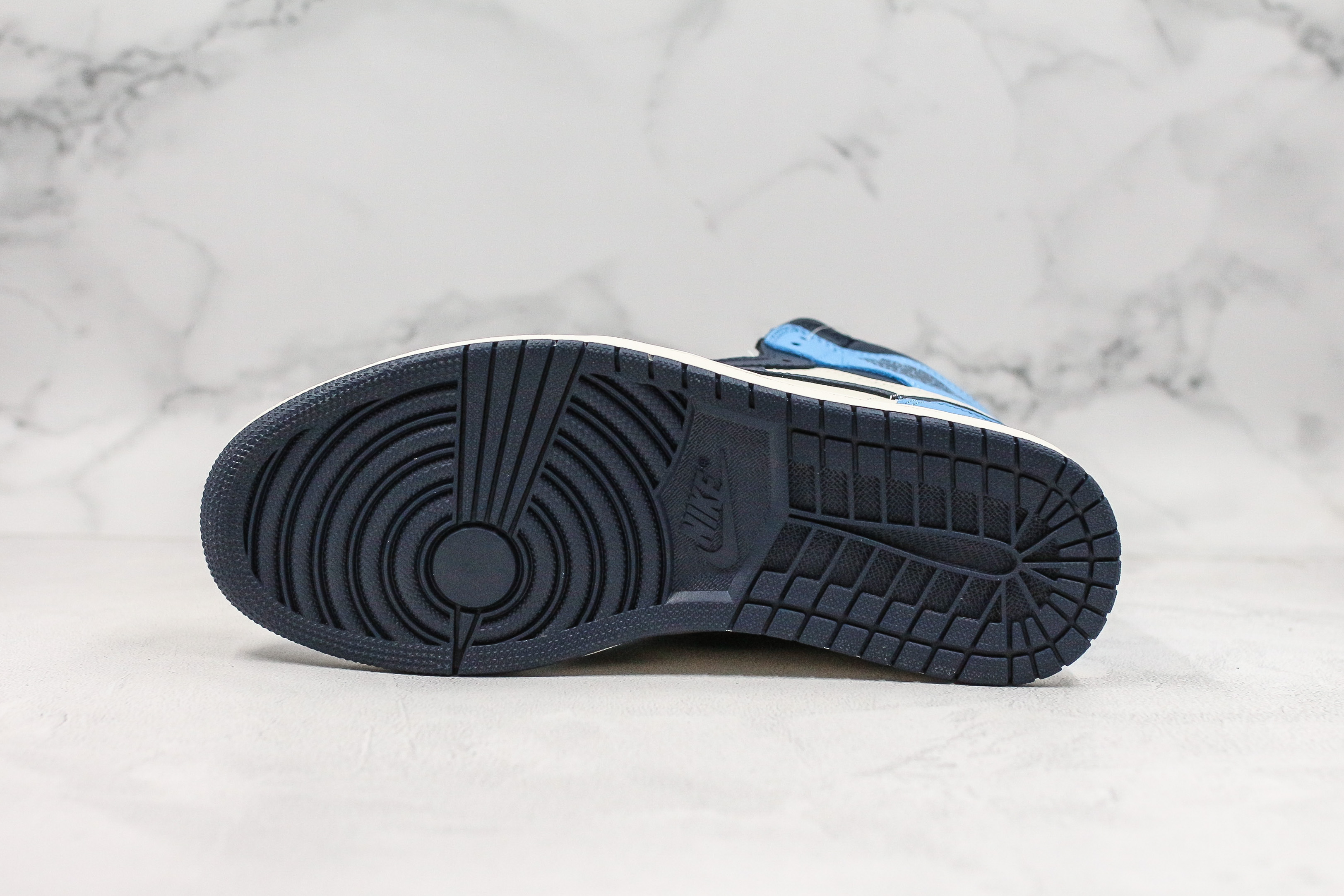 Air Jordan 1 Retro High OG Obsidian University Blue