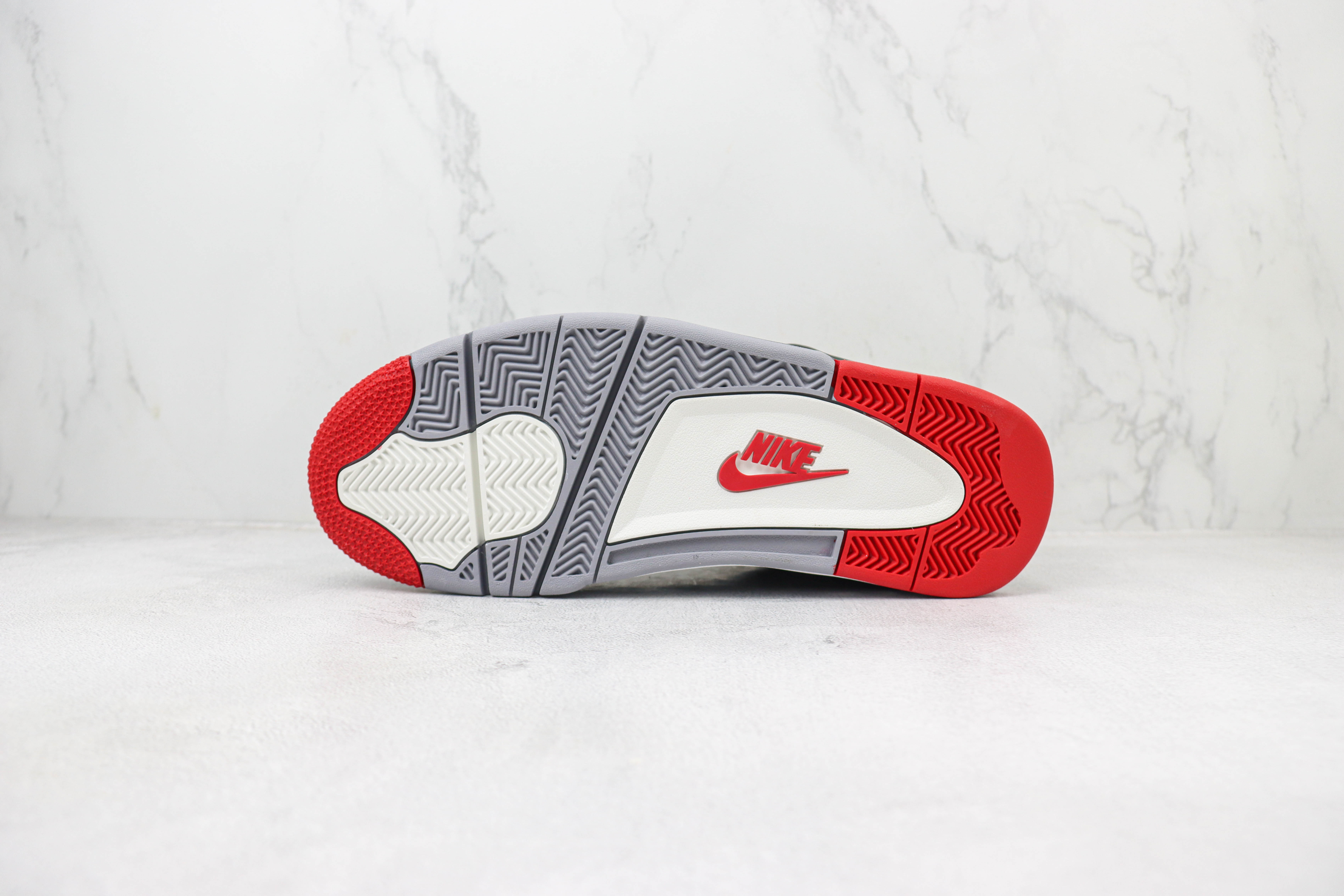 Air Jordan 4 Retro Bred