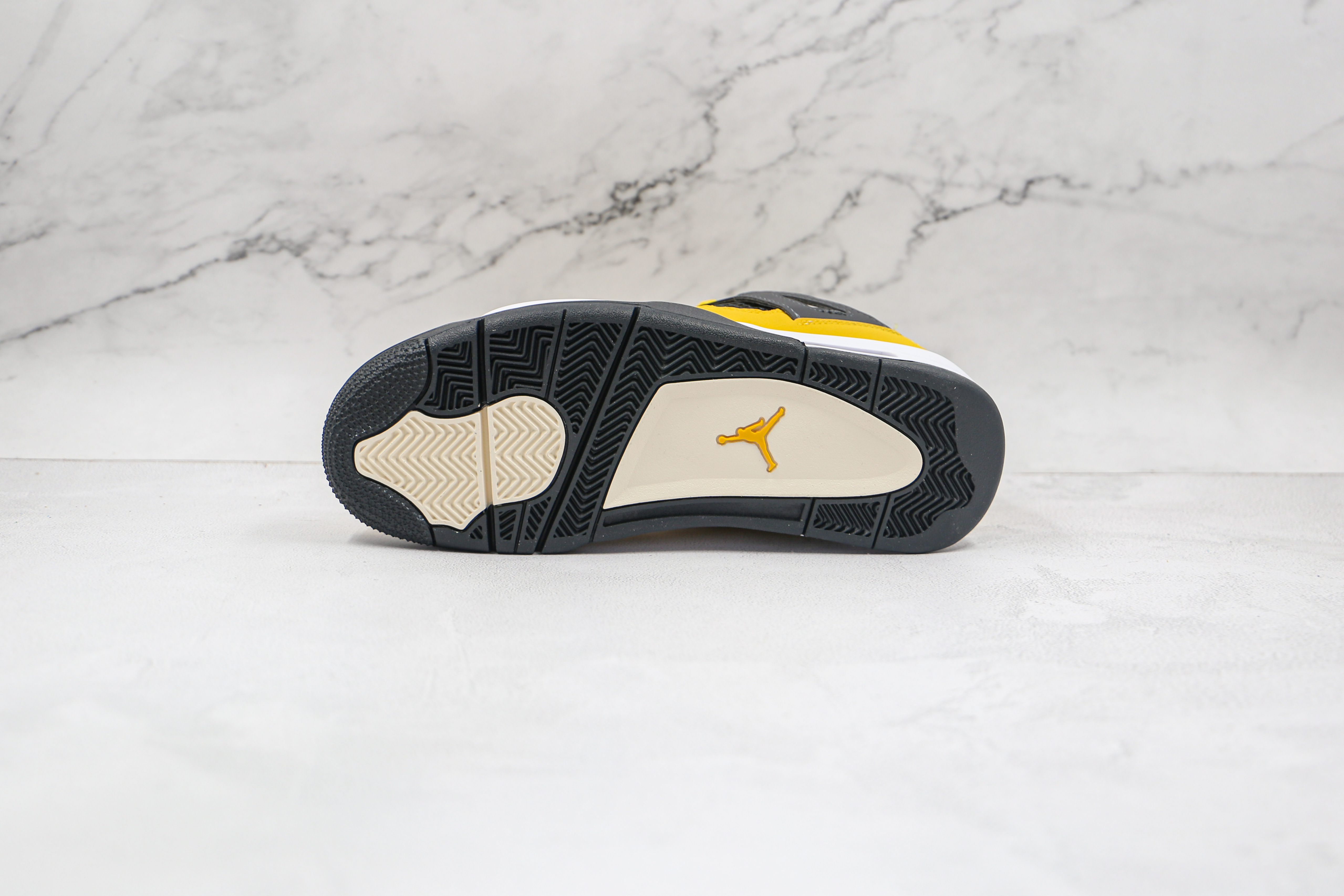 Air Jordan 4 Retro Lightning