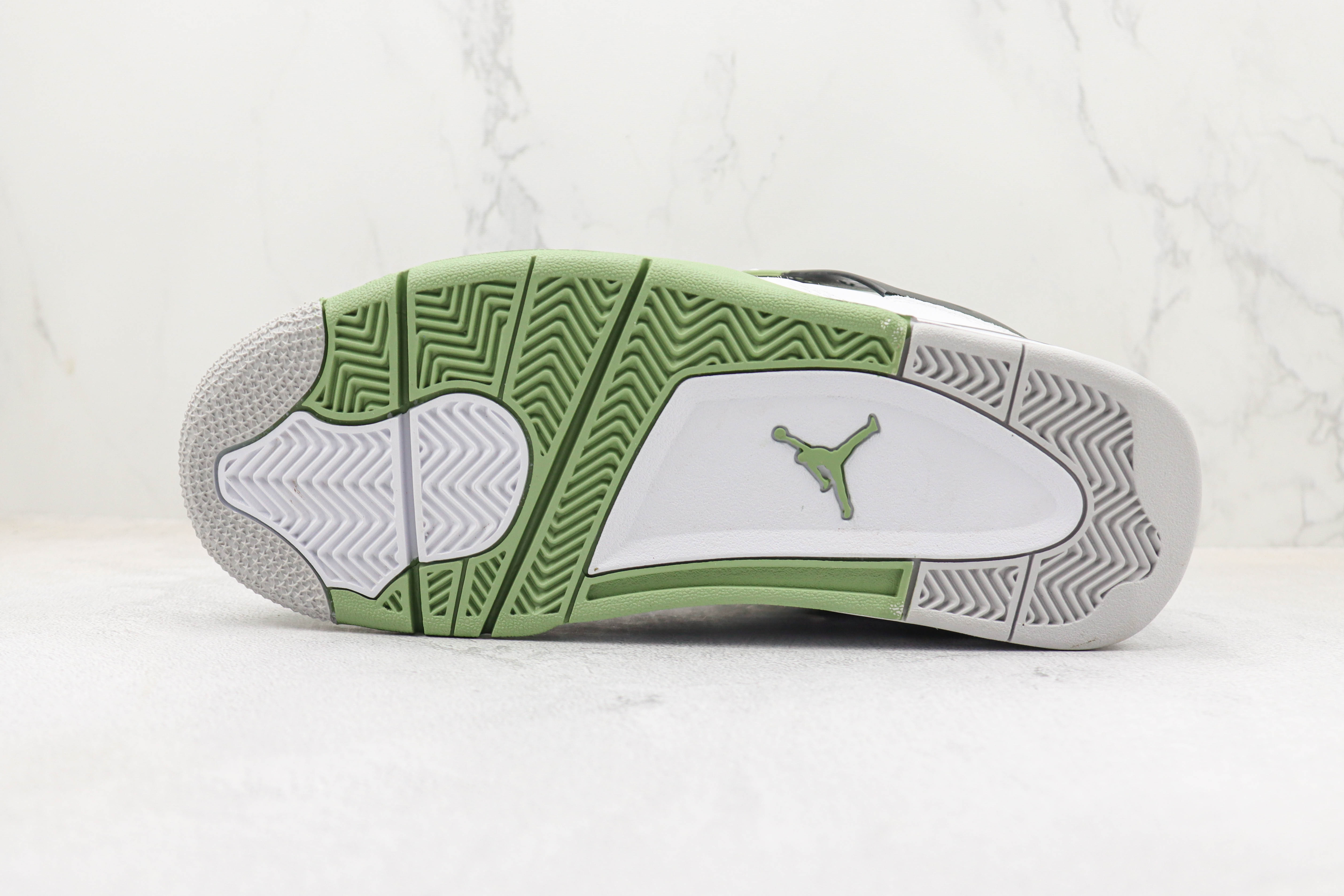 Air Jordan 4 WMNS “Oil Green”Seafoam (W)
