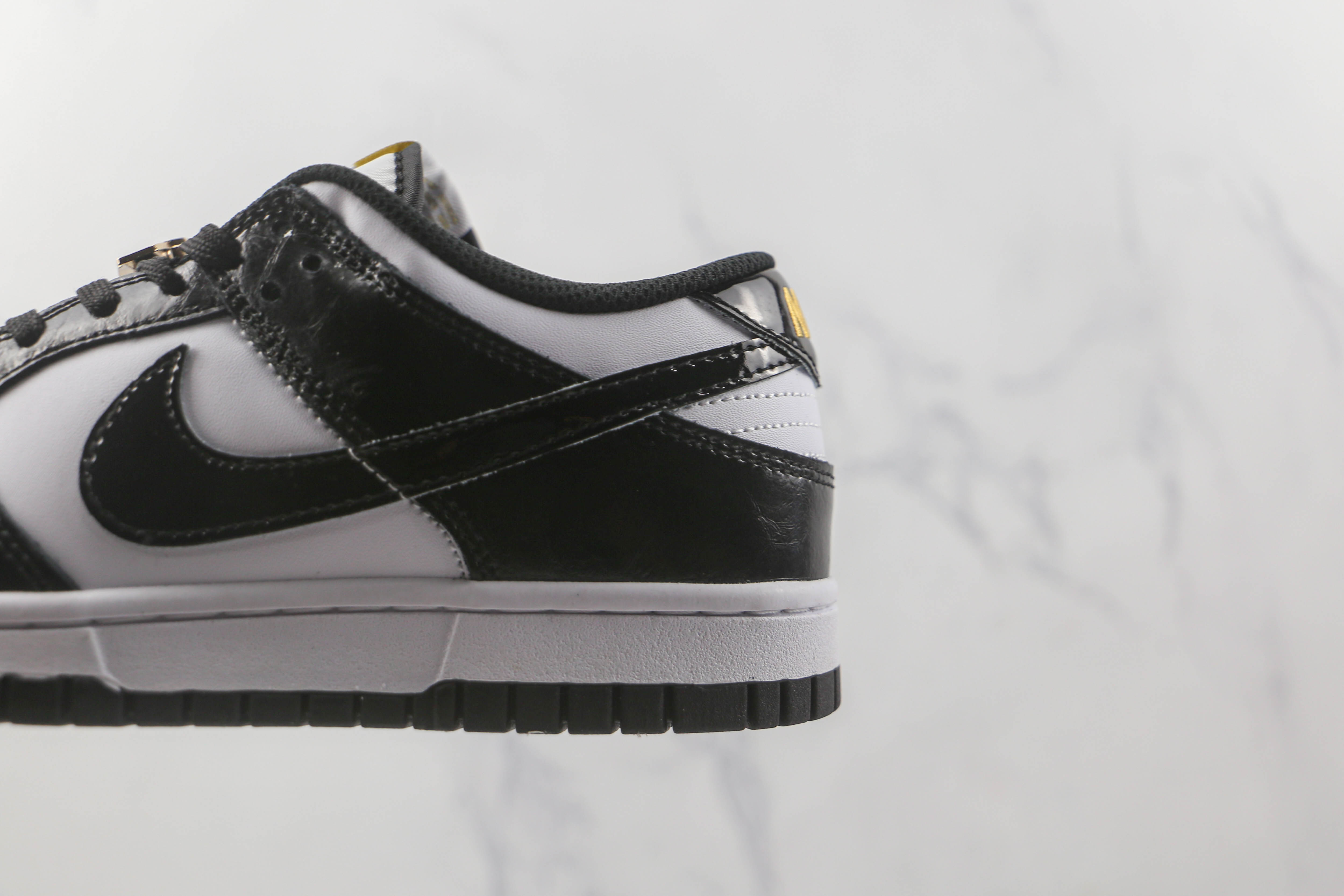 Nike Dunk Low Panda gold Buckle