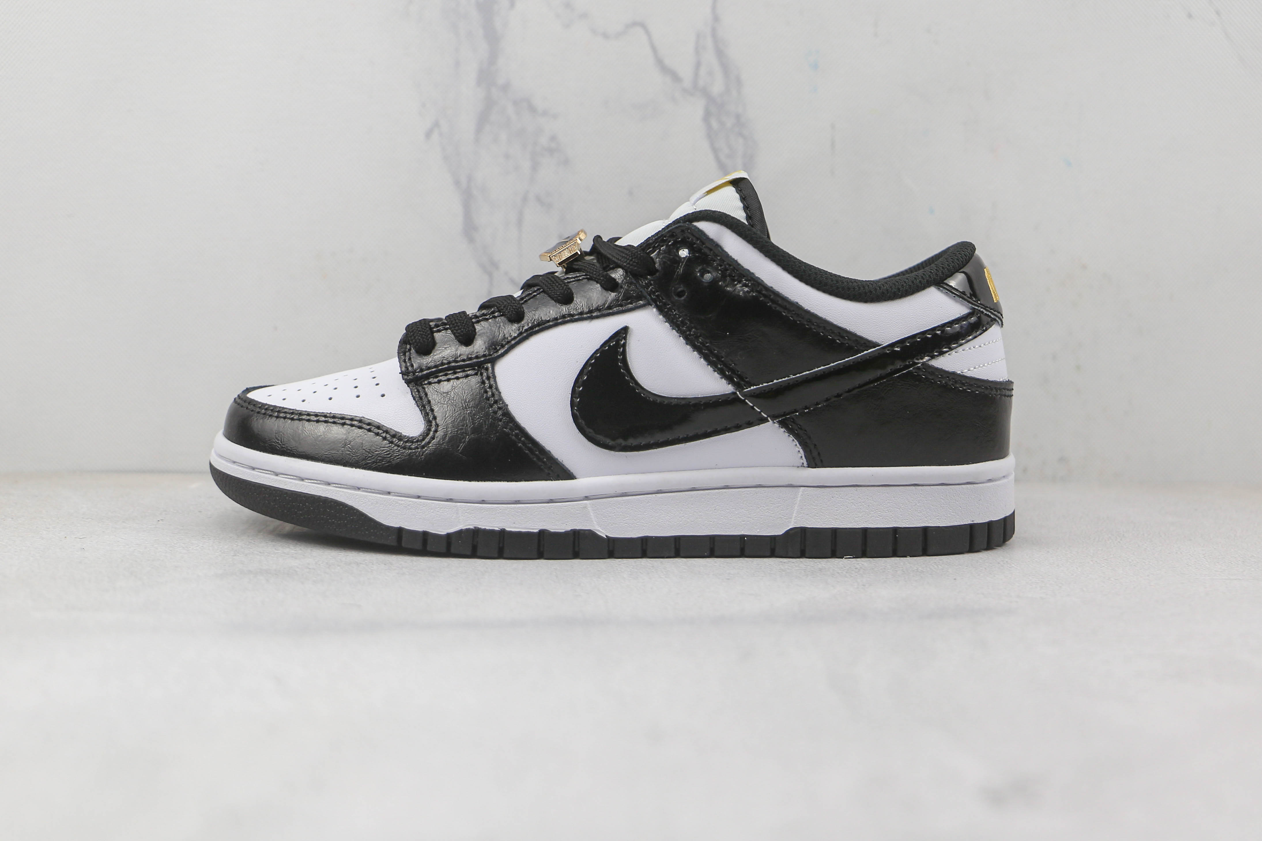 Nike Dunk Low Panda gold Buckle