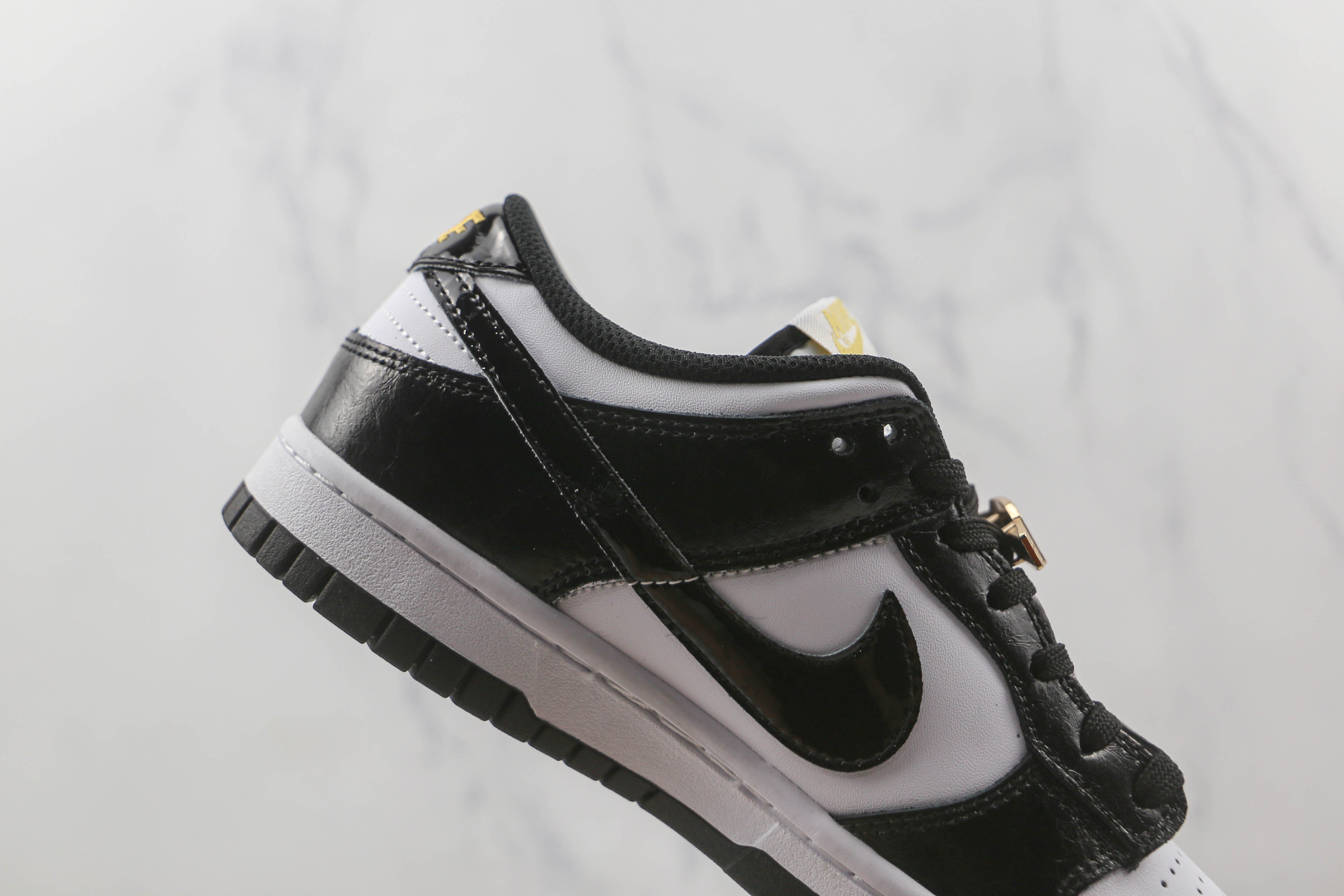 Nike Dunk Low Panda gold Buckle