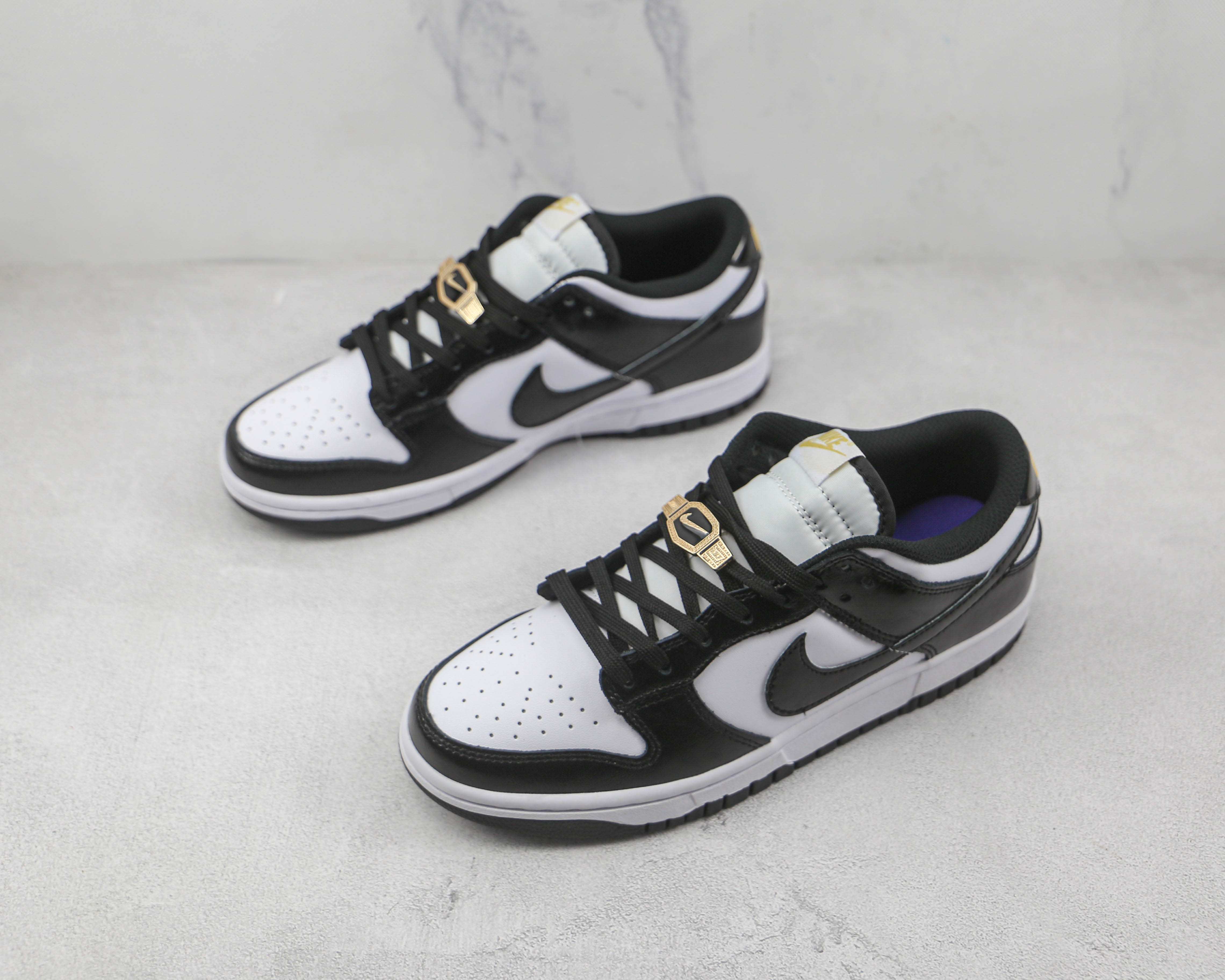 Nike Dunk Low Panda gold Buckle
