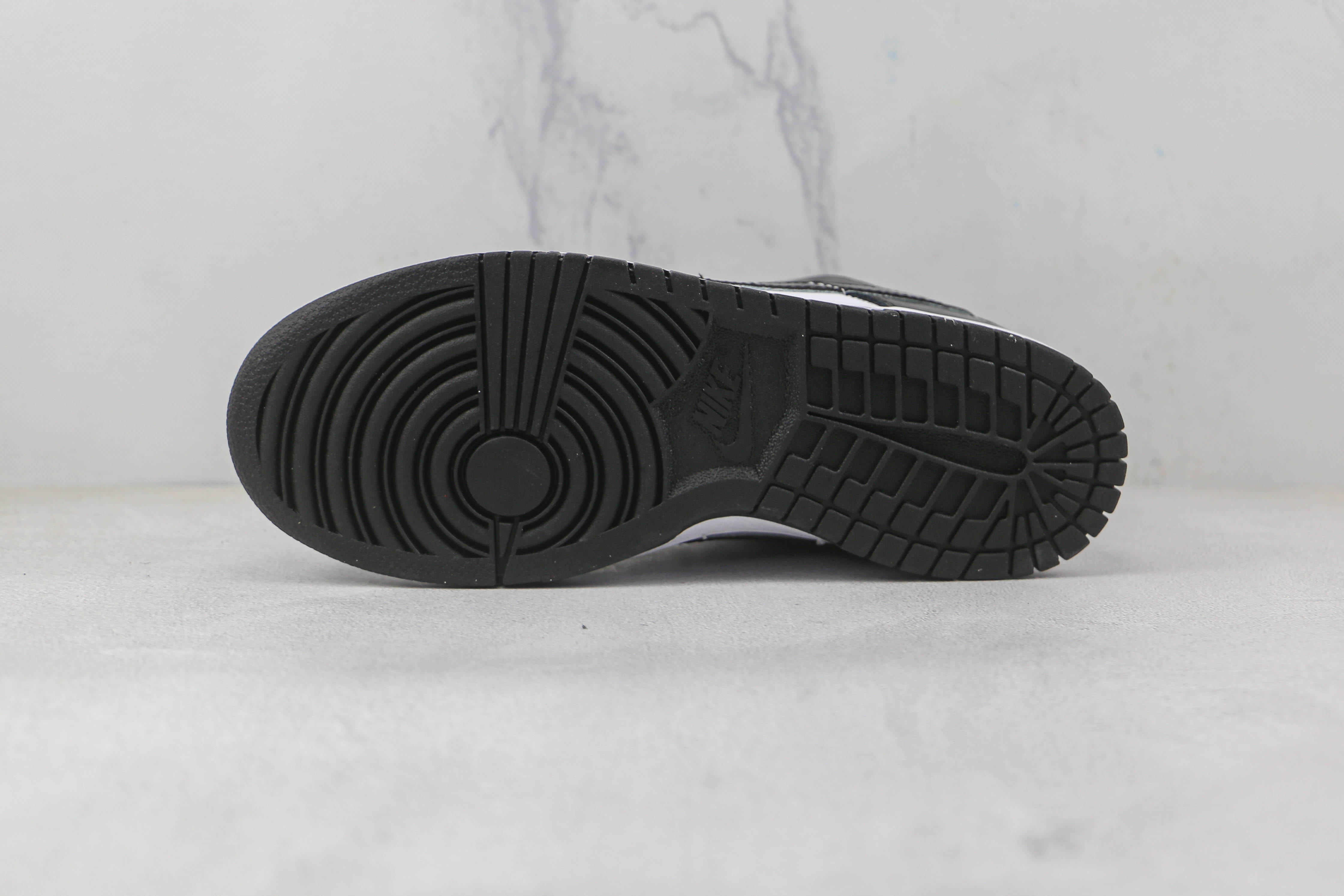 Nike Dunk Low Panda gold Buckle