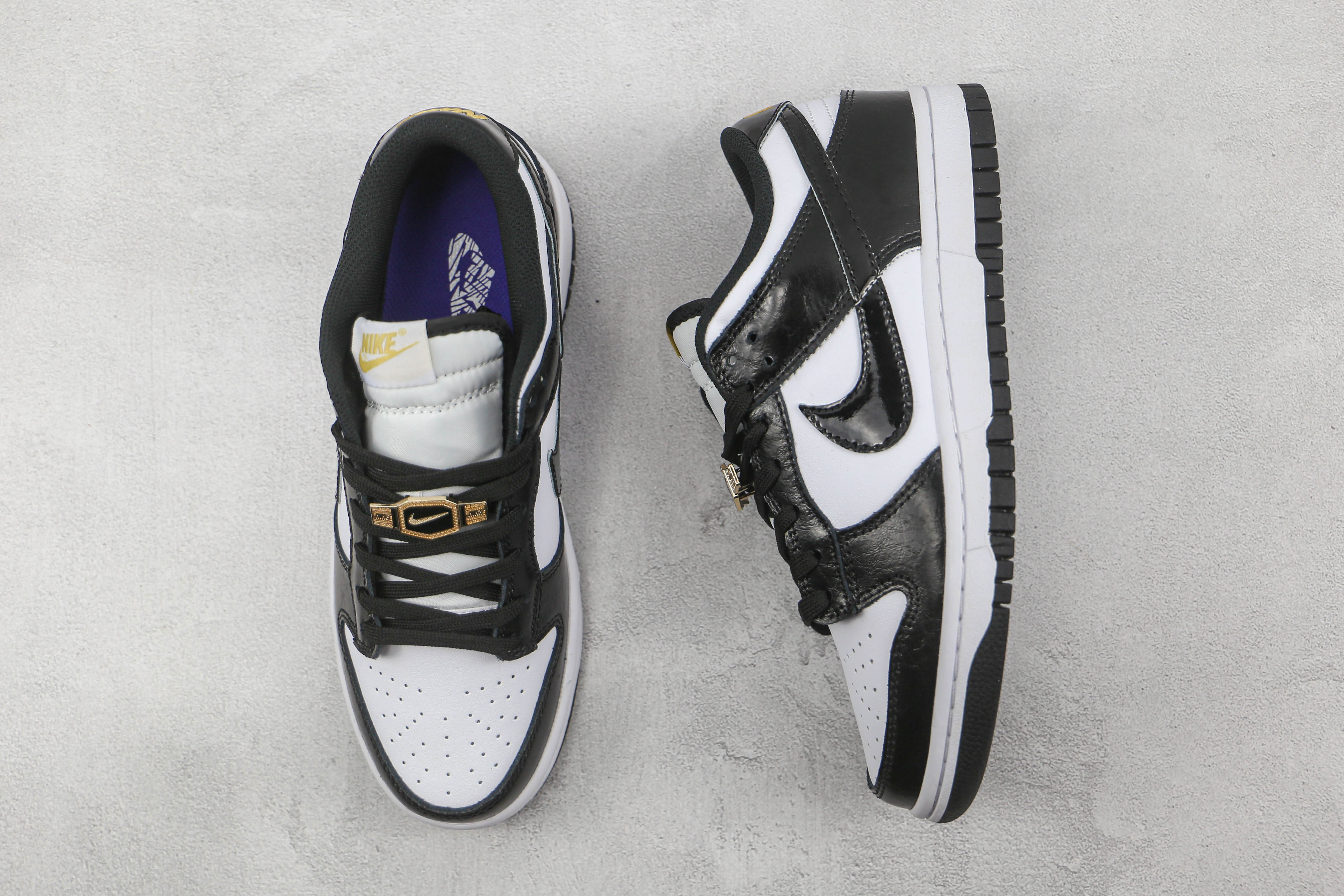 Nike Dunk Low Panda gold Buckle