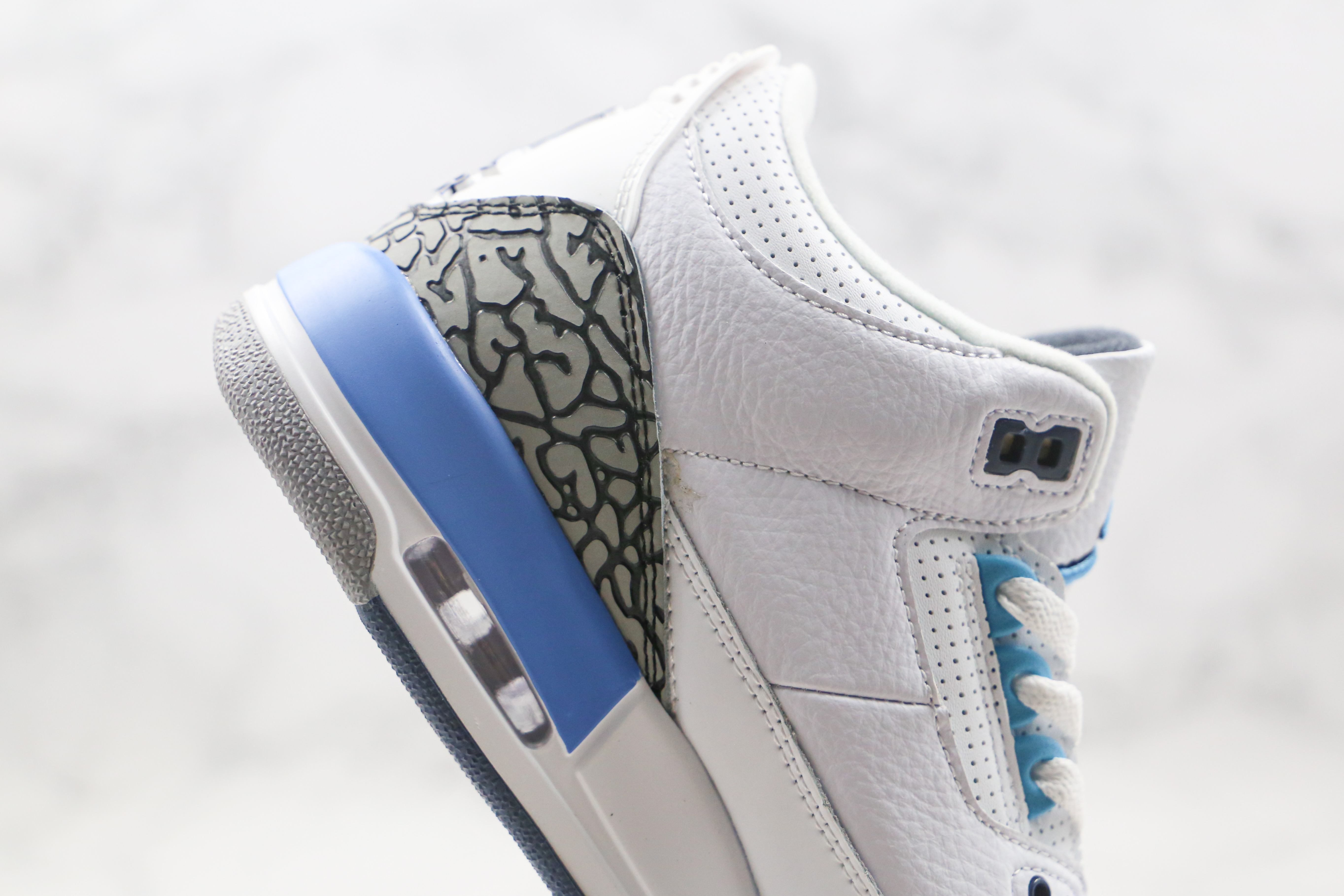 Air Jordan 3 Retro UNC
