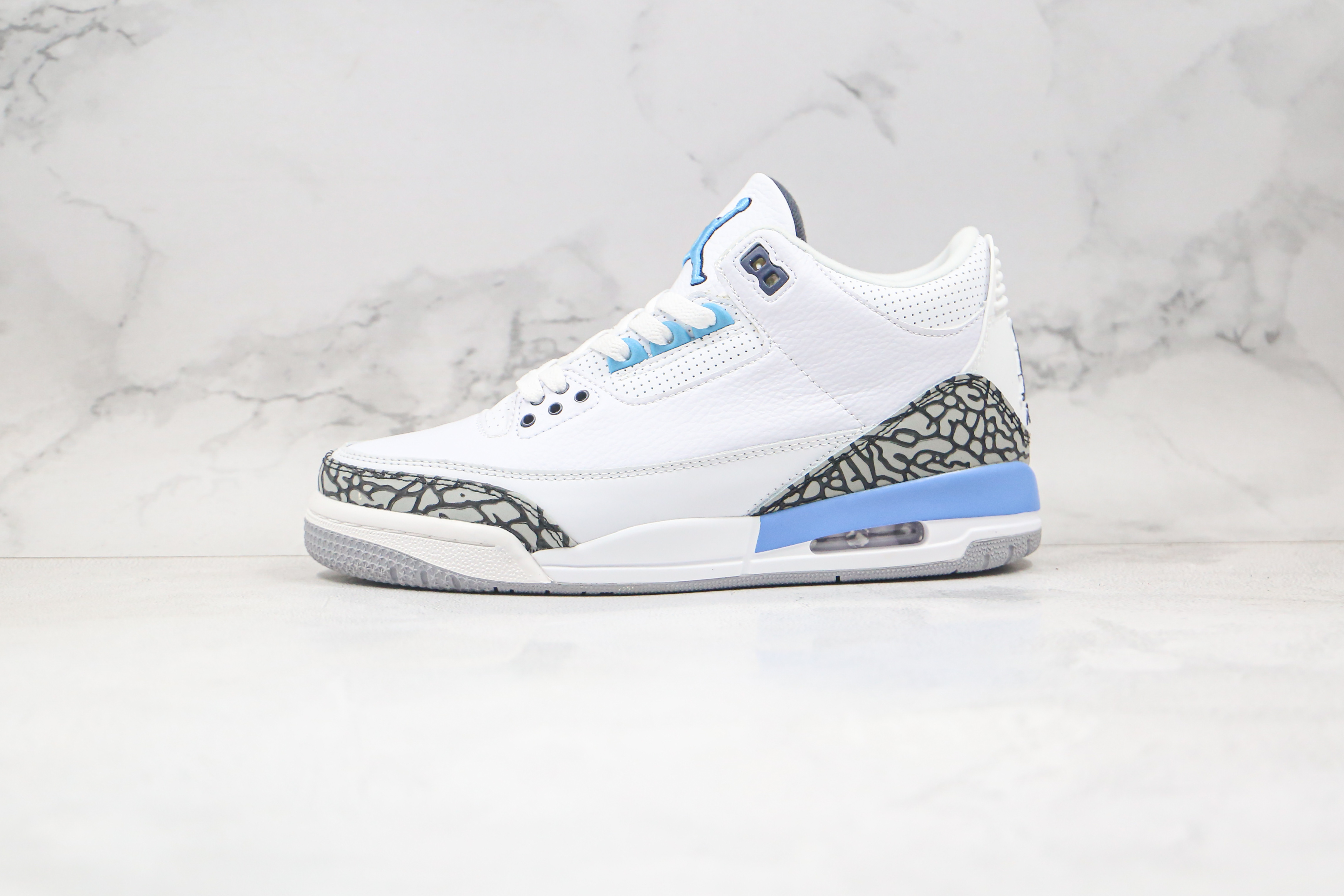 Air Jordan 3 Retro UNC