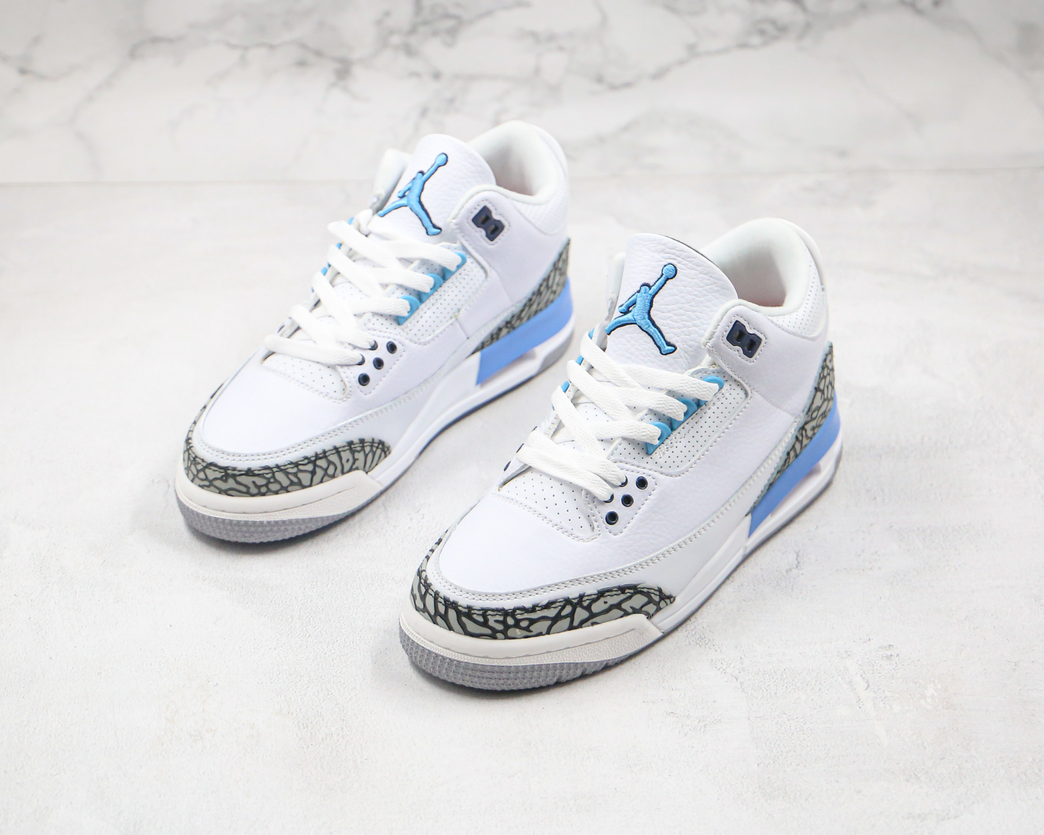 Air Jordan 3 Retro UNC
