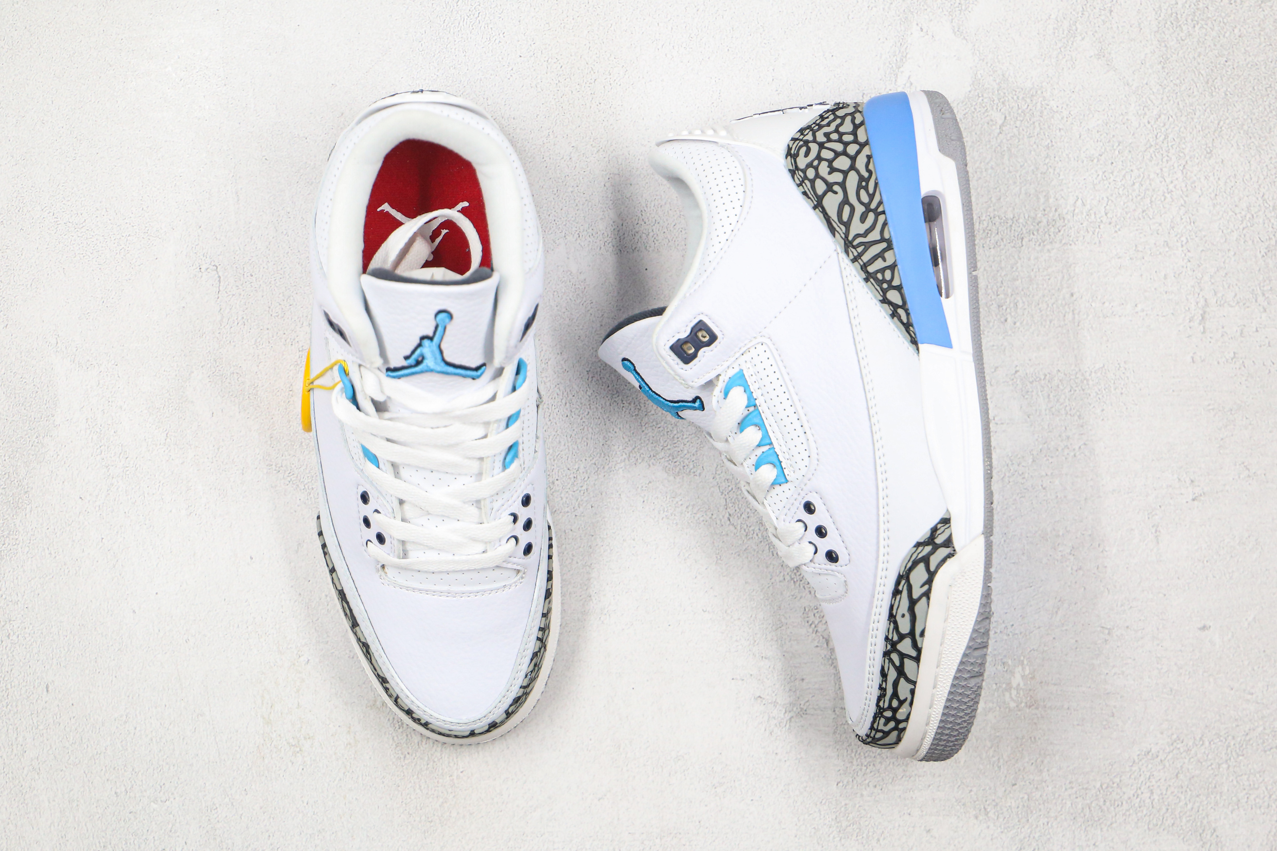 Air Jordan 3 Retro UNC