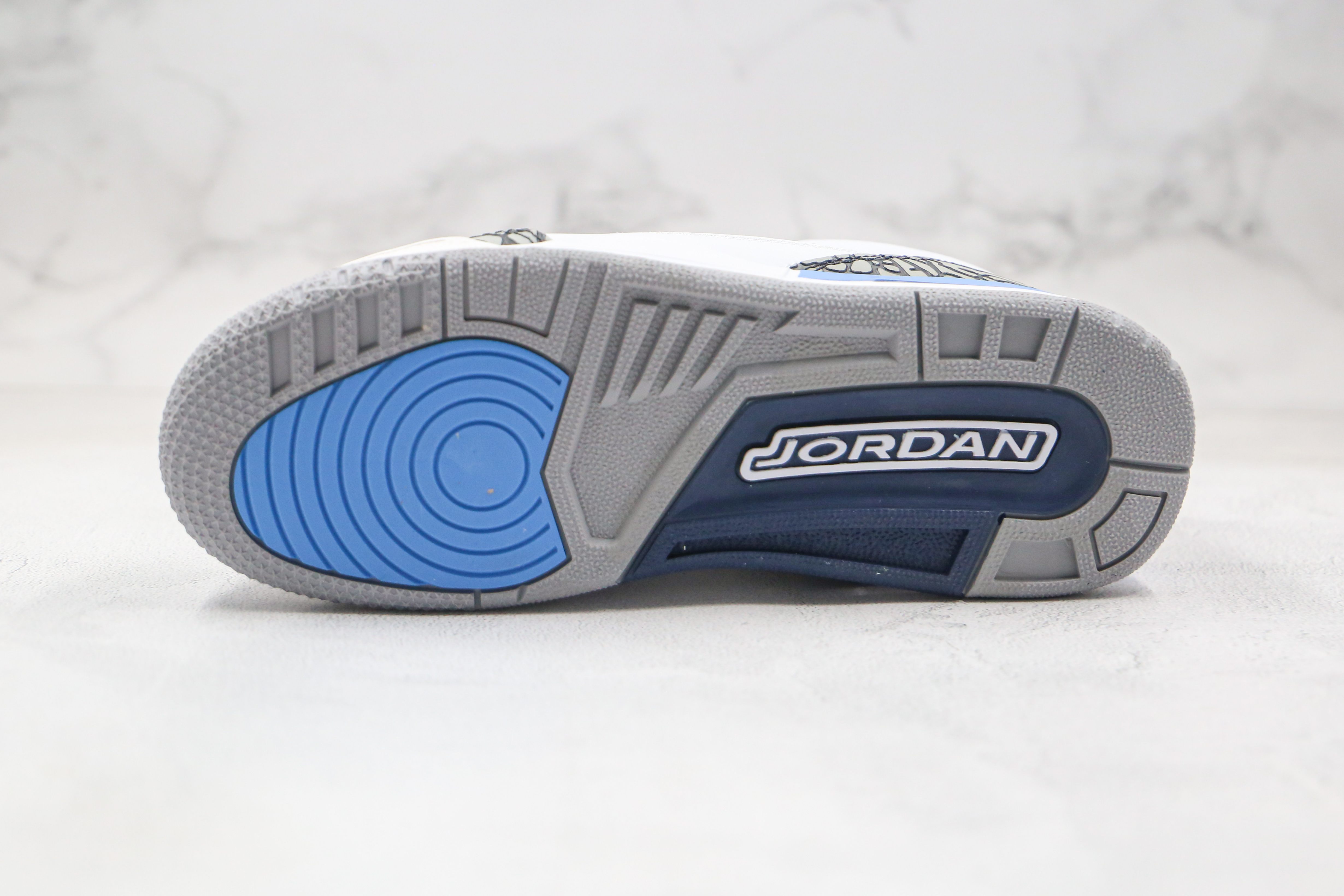 Air Jordan 3 Retro UNC