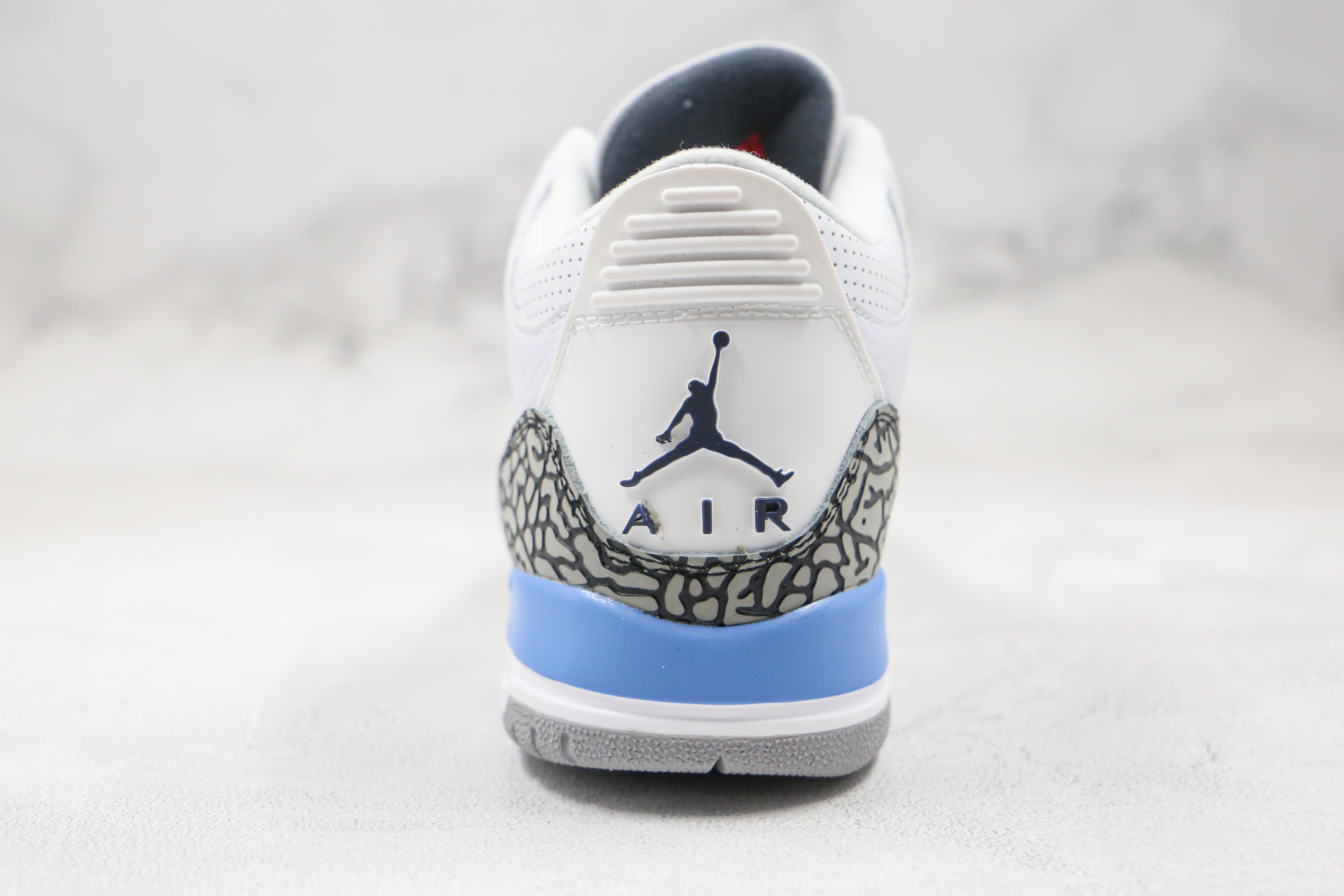 Air Jordan 3 Retro UNC