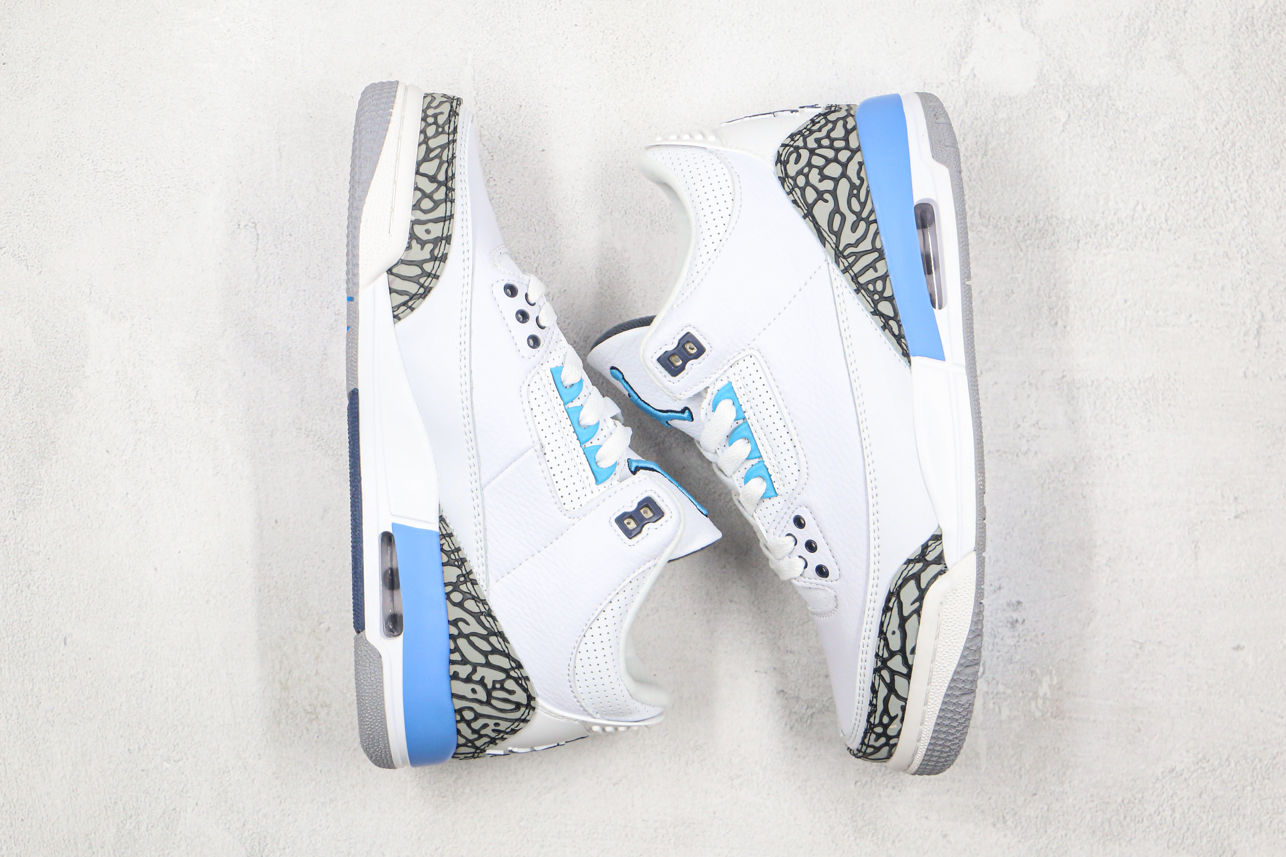 Air Jordan 3 Retro UNC
