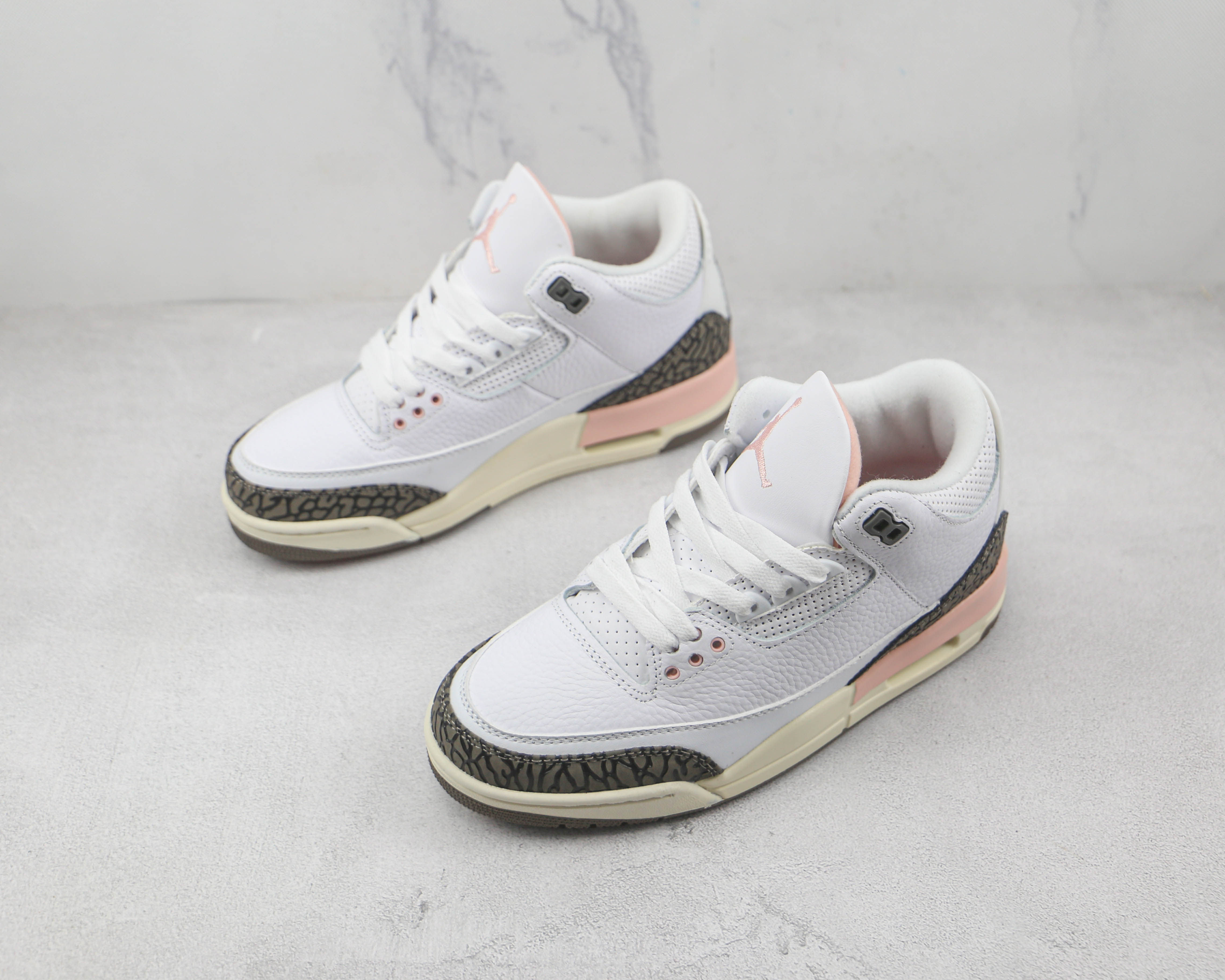 Air Jordan 3 Sakura