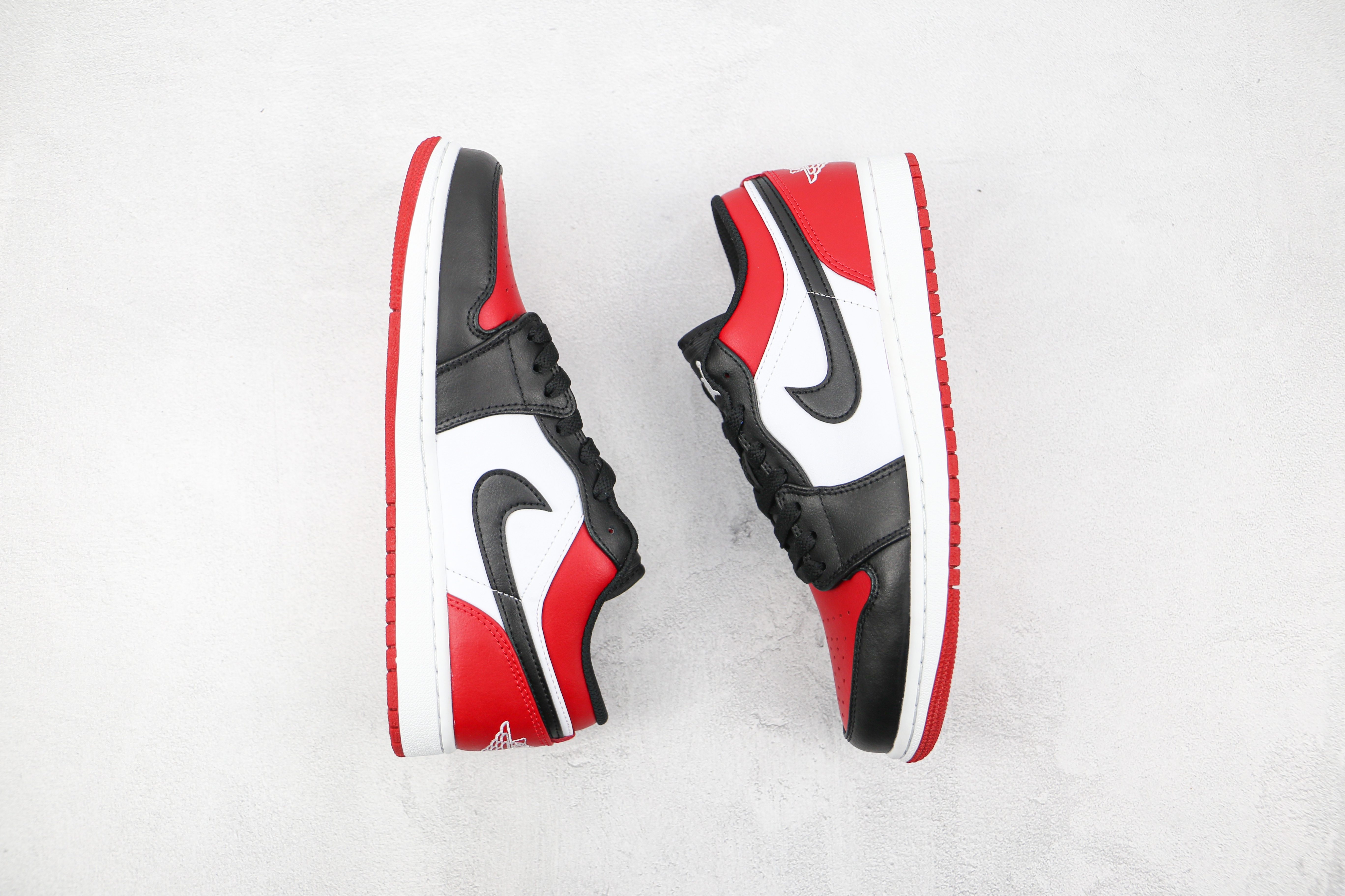 Air Jordan 1 Low Bred Toe