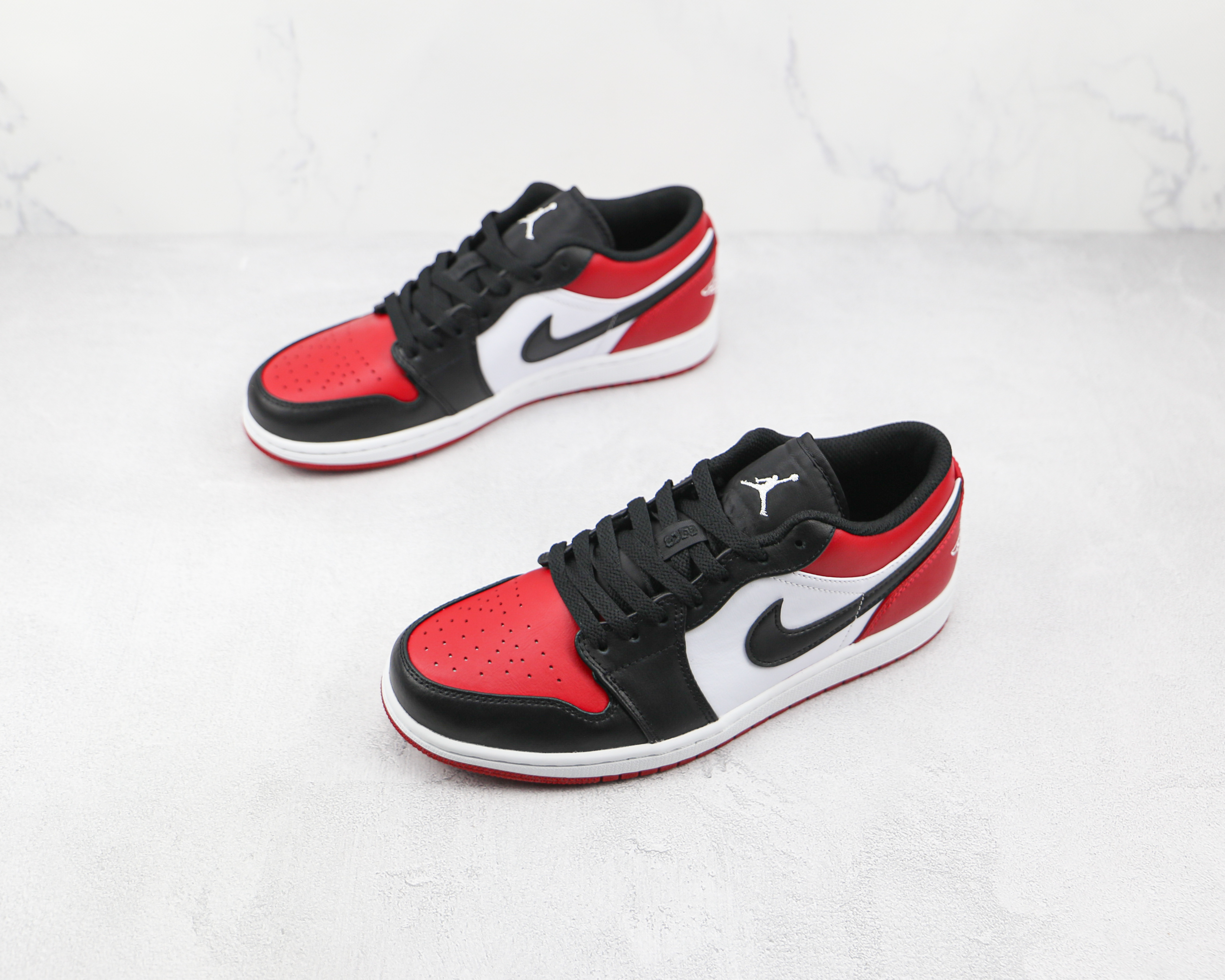 Air Jordan 1 Low Bred Toe