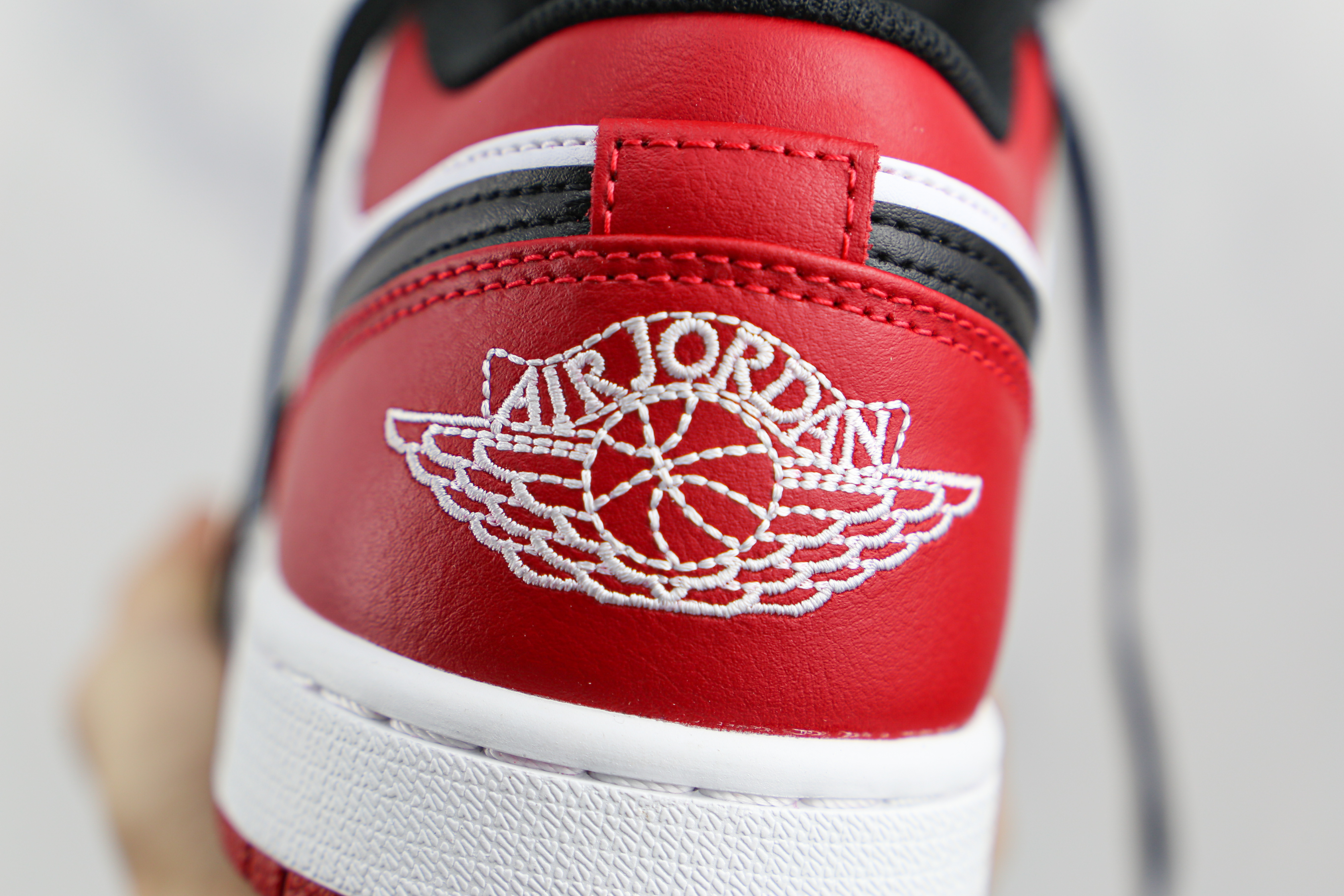 Air Jordan 1 Low Bred Toe