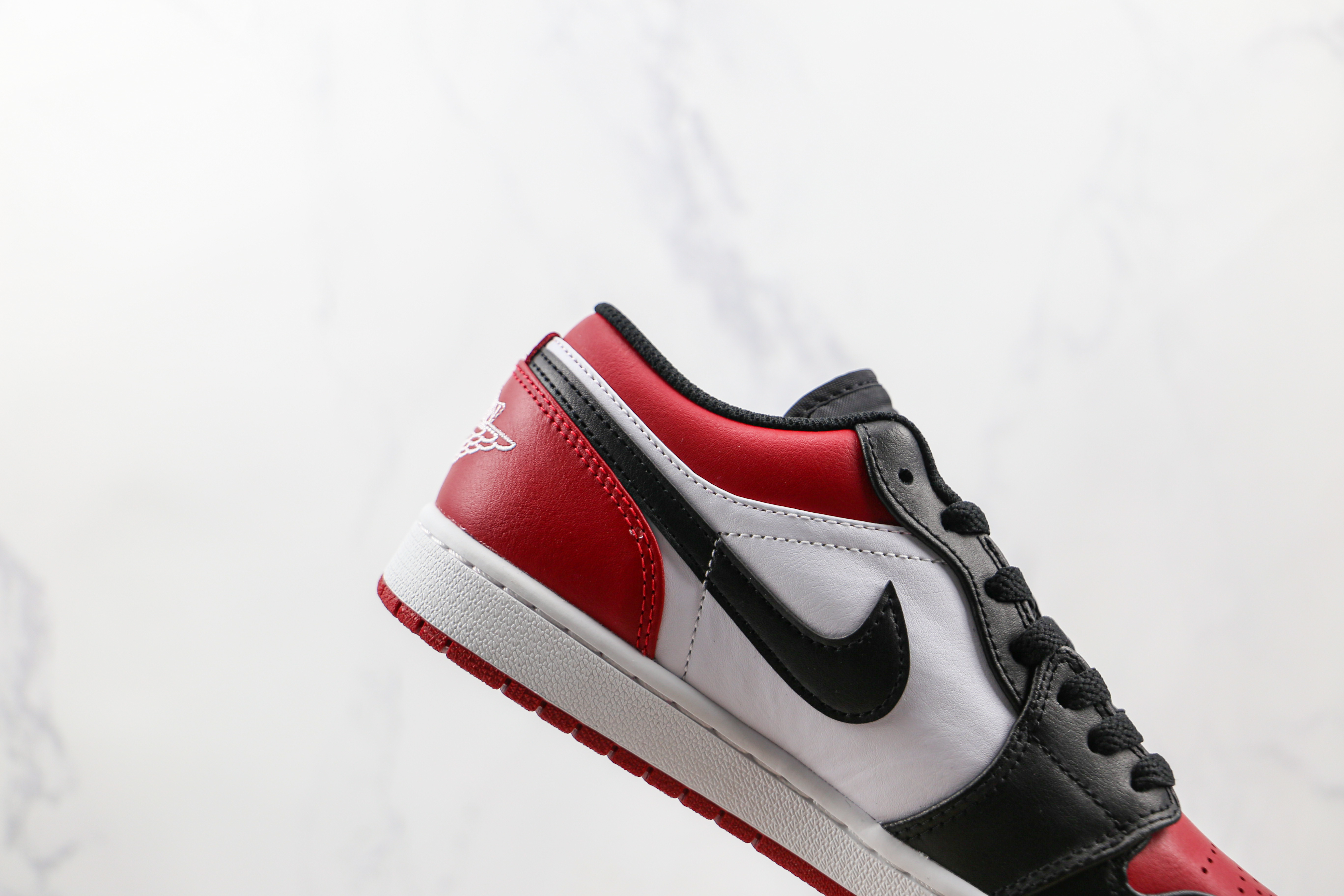 Air Jordan 1 Low Bred Toe