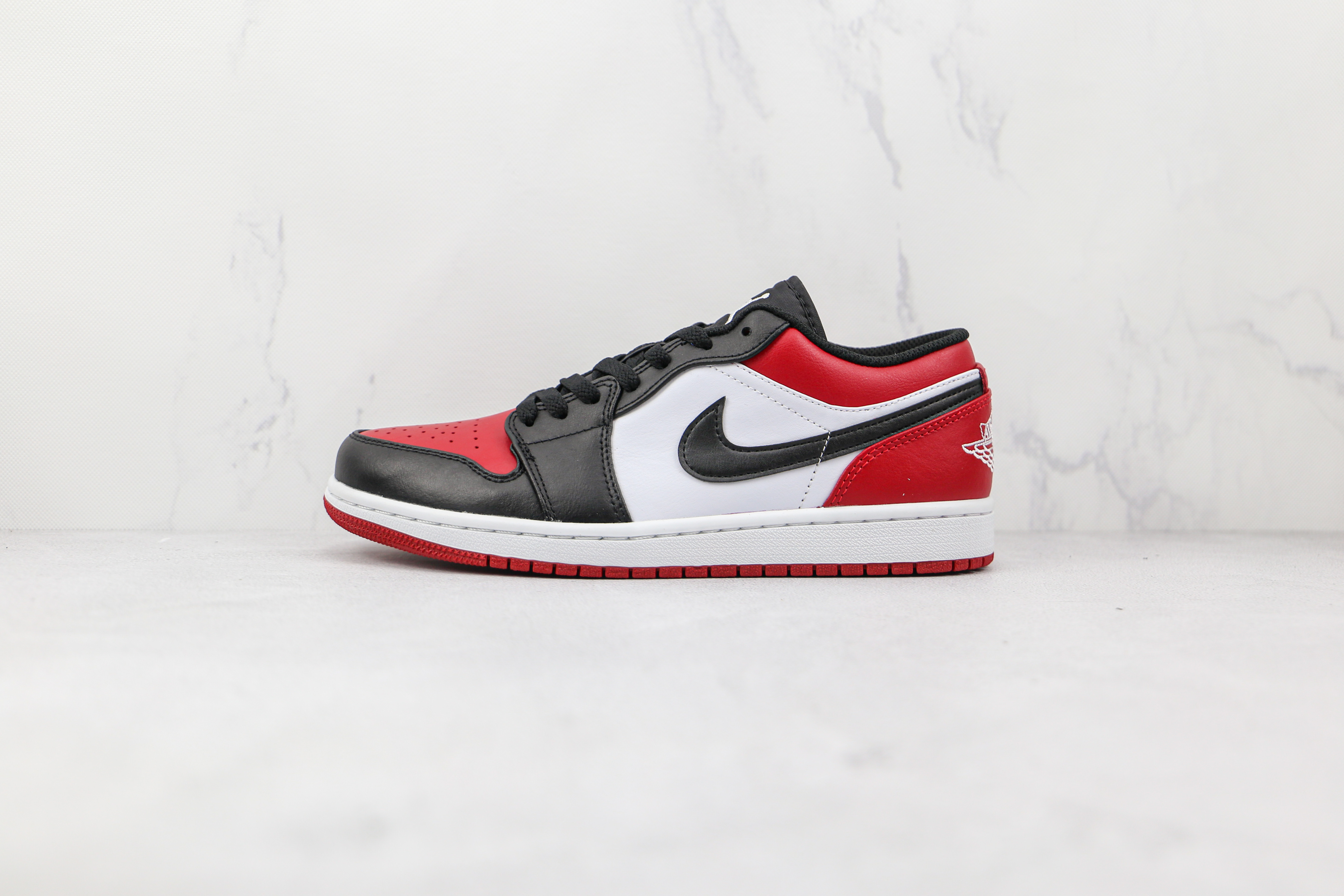 Air Jordan 1 Low Bred Toe