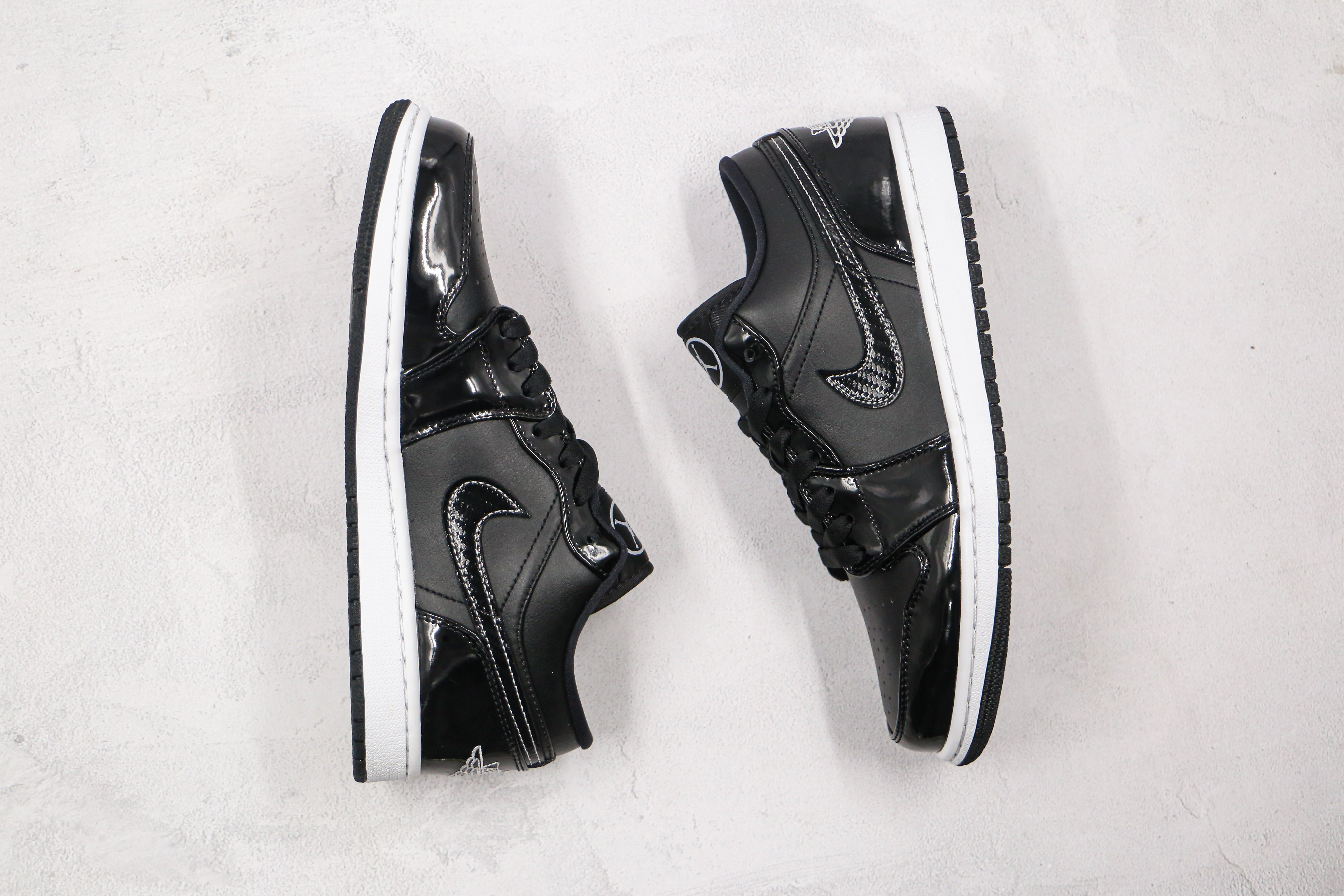 Air Jordan aj1 Low Vintage Black And White